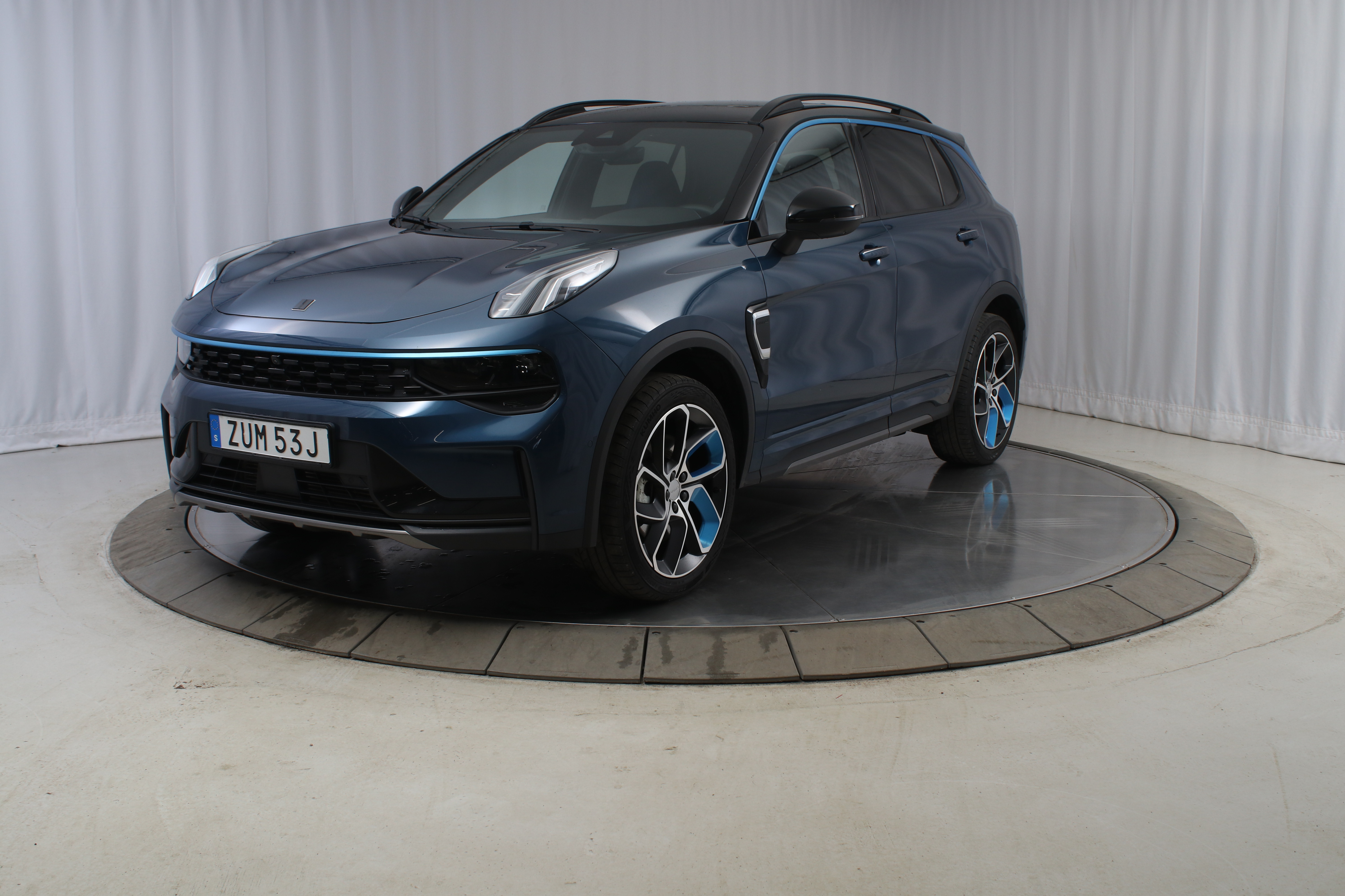 Lynk & Co 01 PHEV image