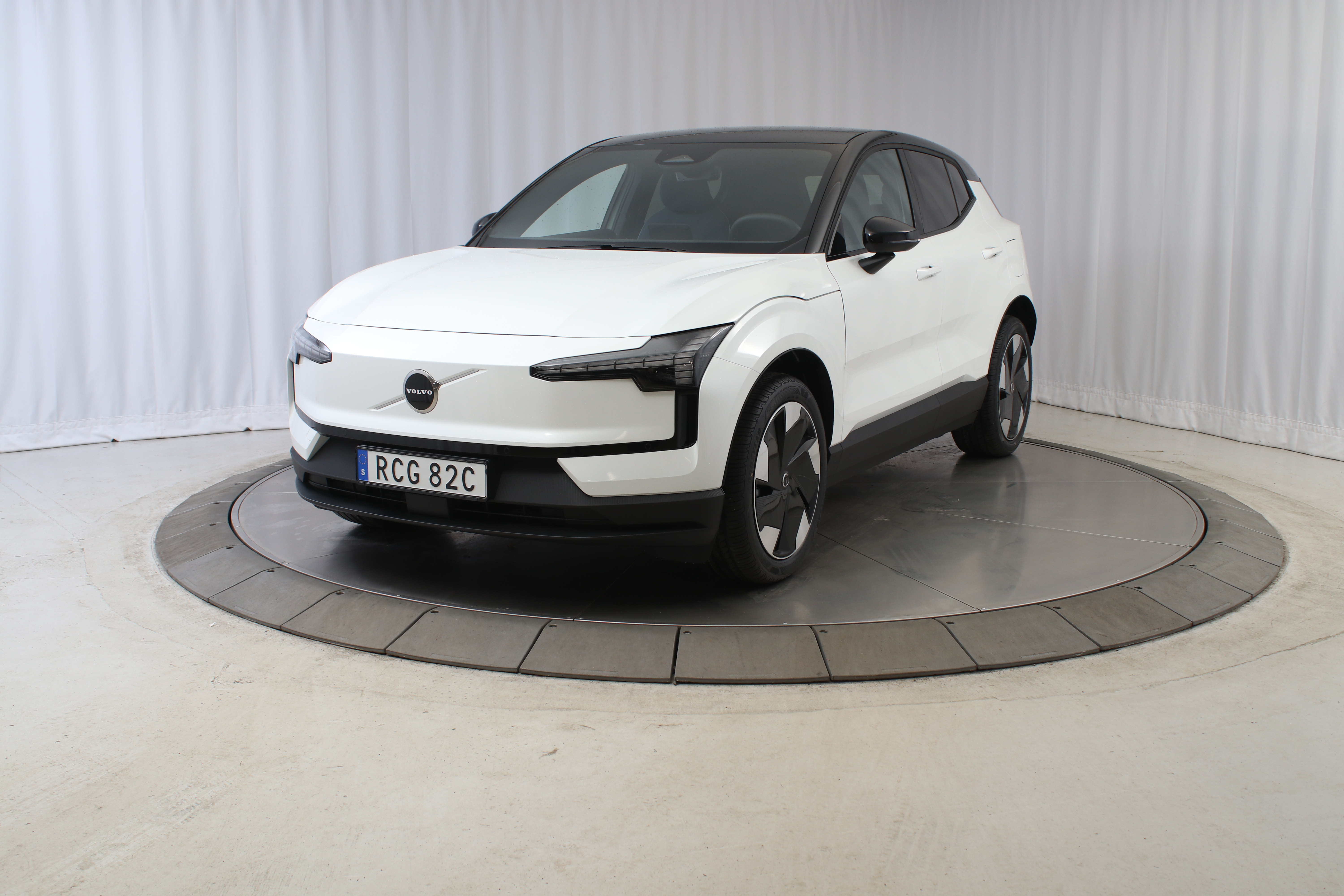 EX30 Twin Motor Performance Plus image