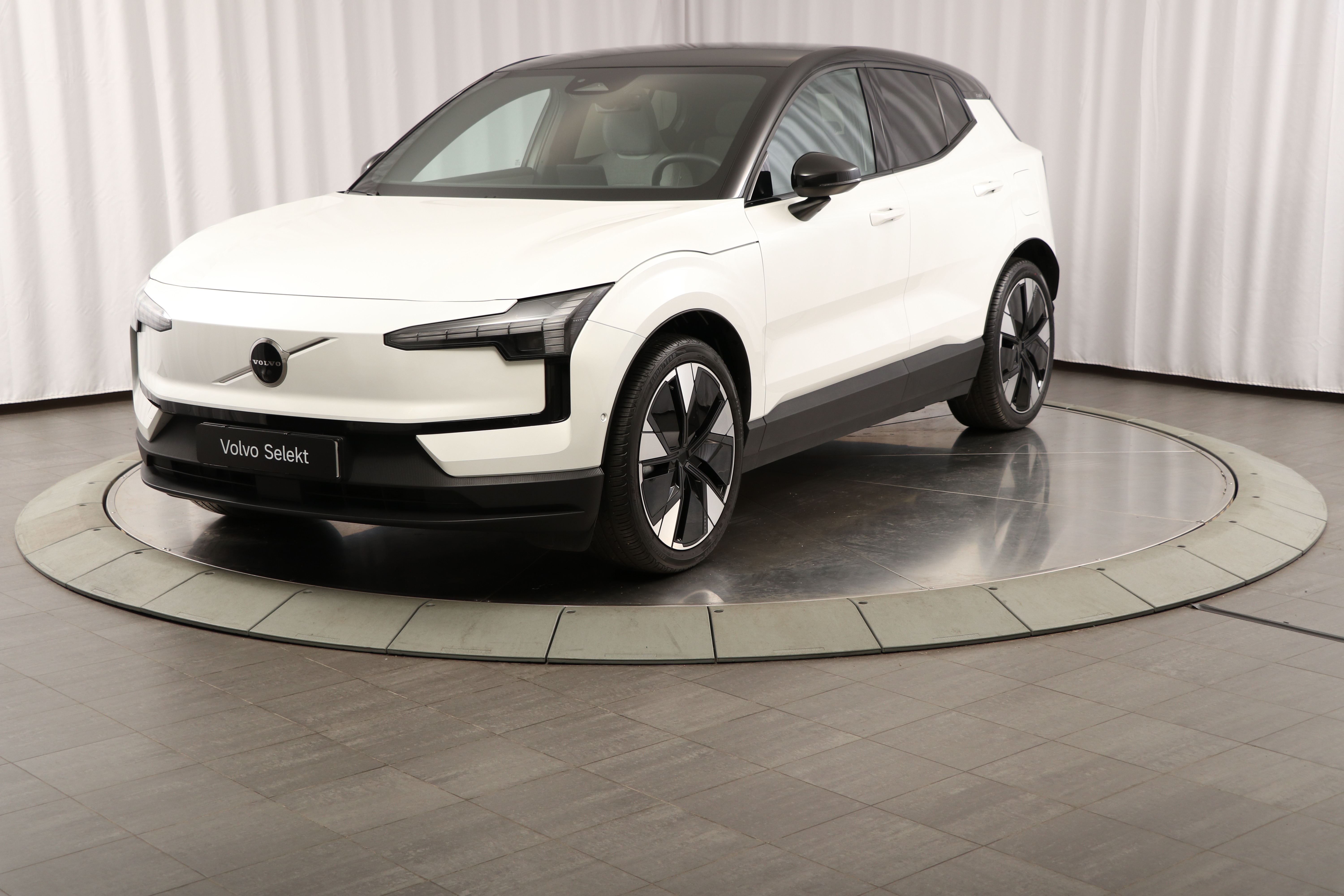 EX30 Twin Motor Performance Ultra image