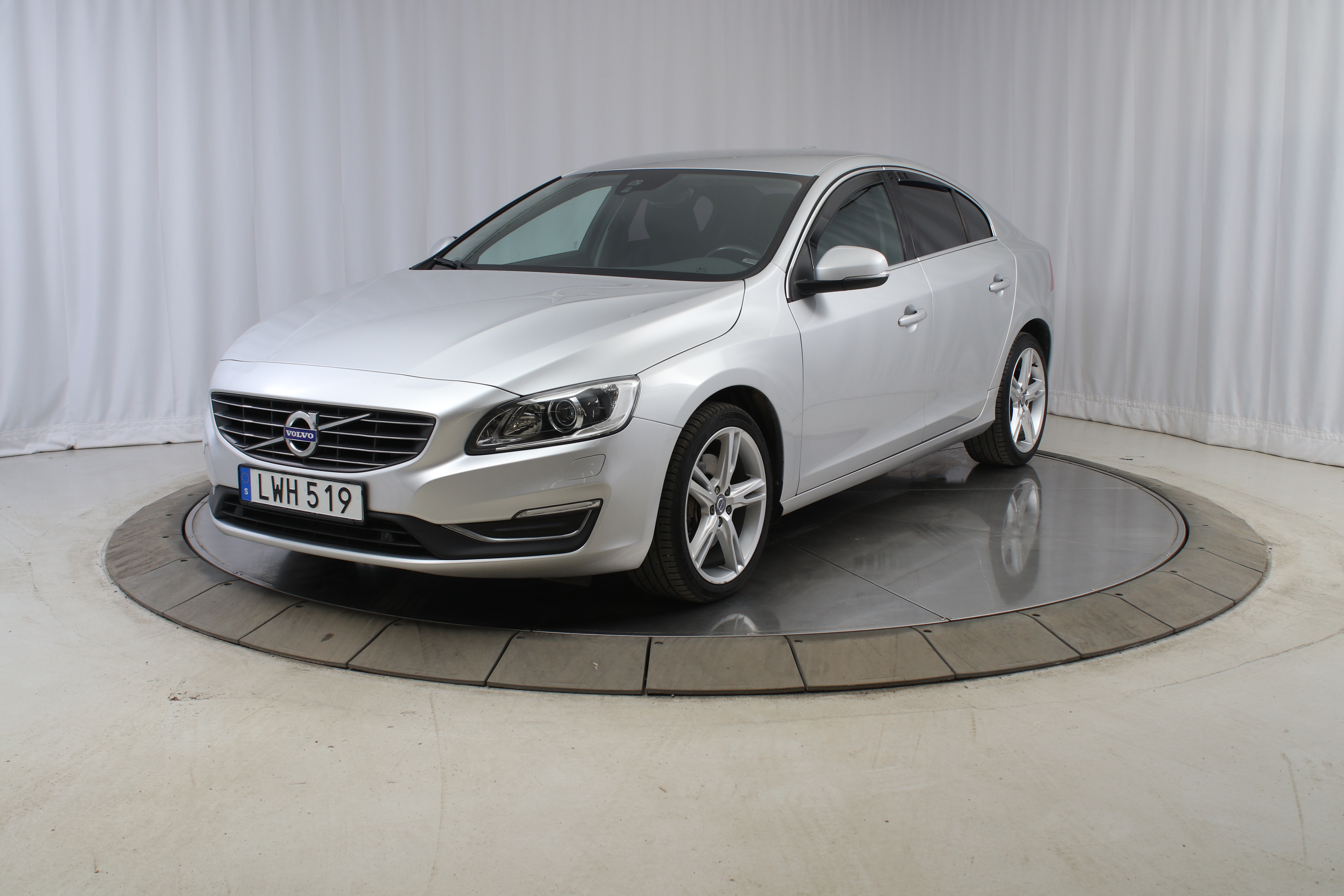 S60 D4 AWD Classic Momentum image