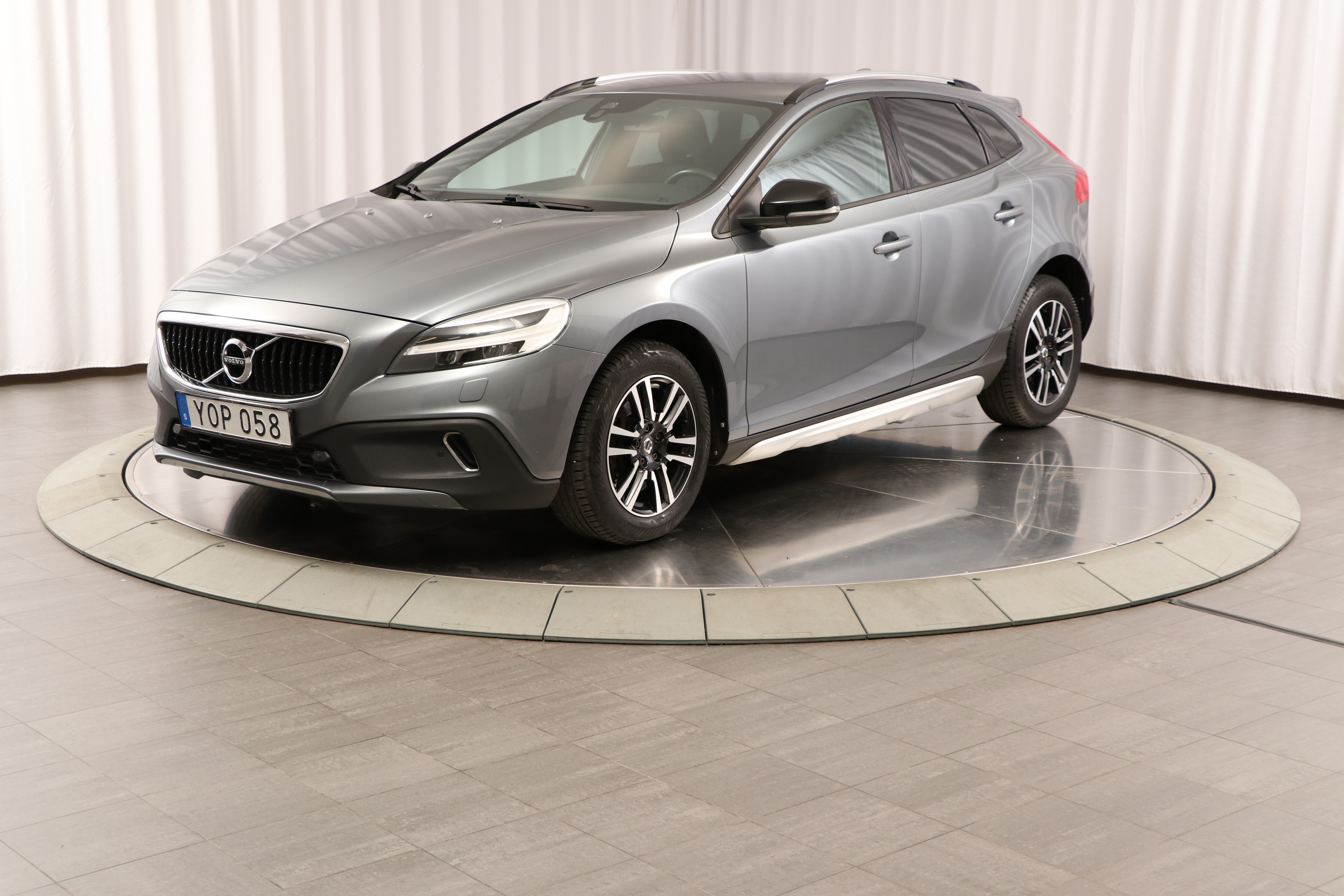 V40 Cross Country D3 Business Advanced image