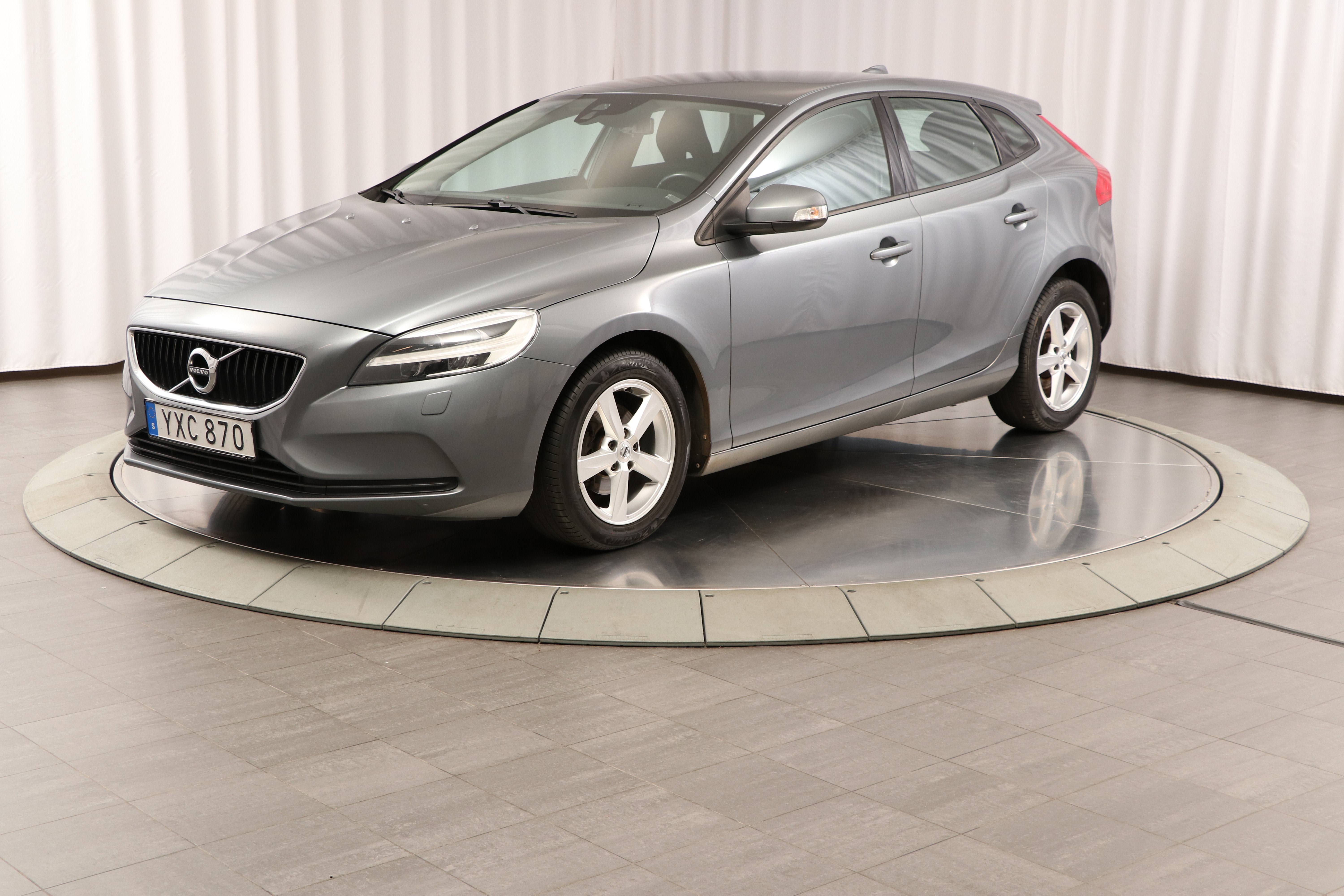 V40 D2 Business image
