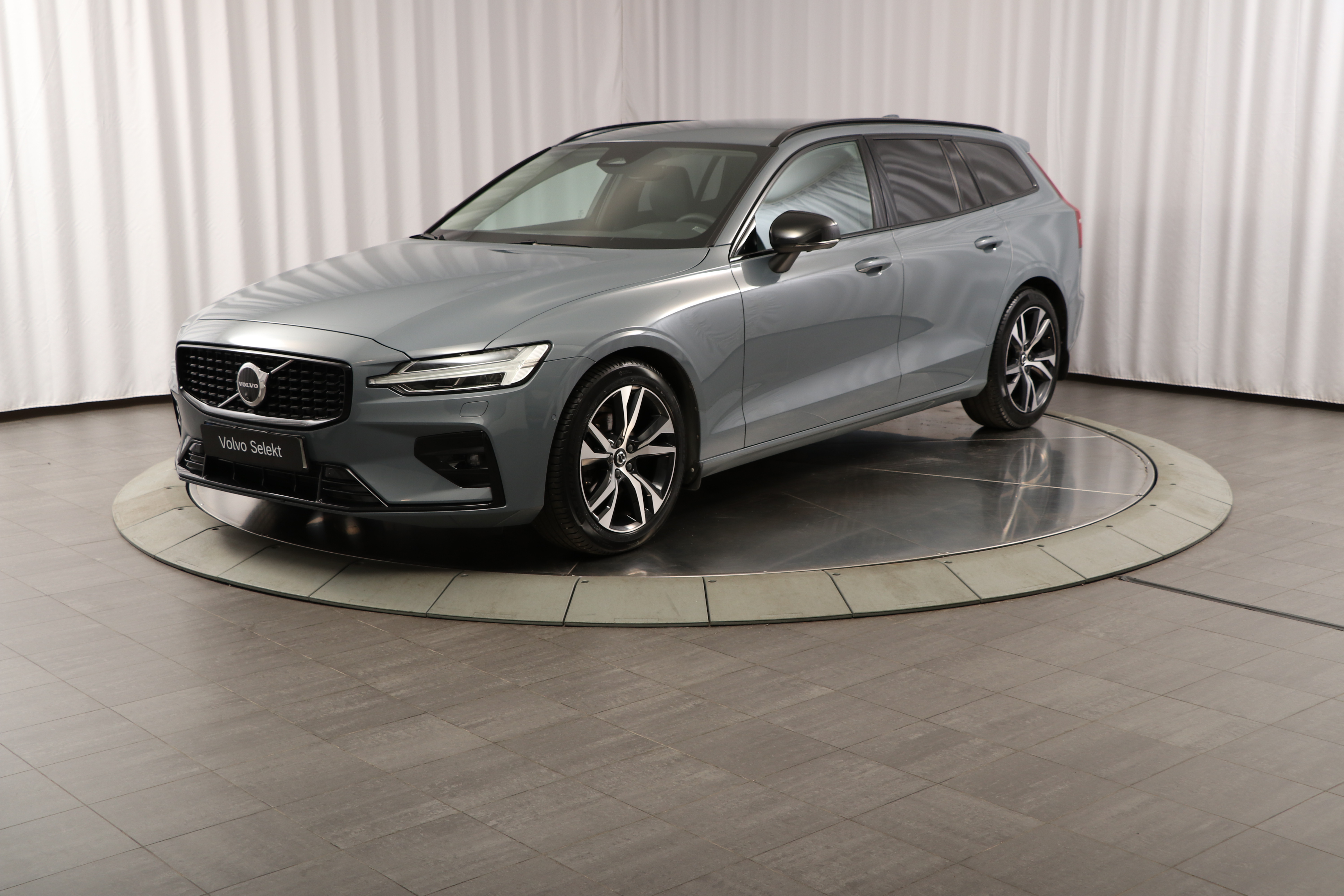 V60 B4 Diesel Plus Dark image