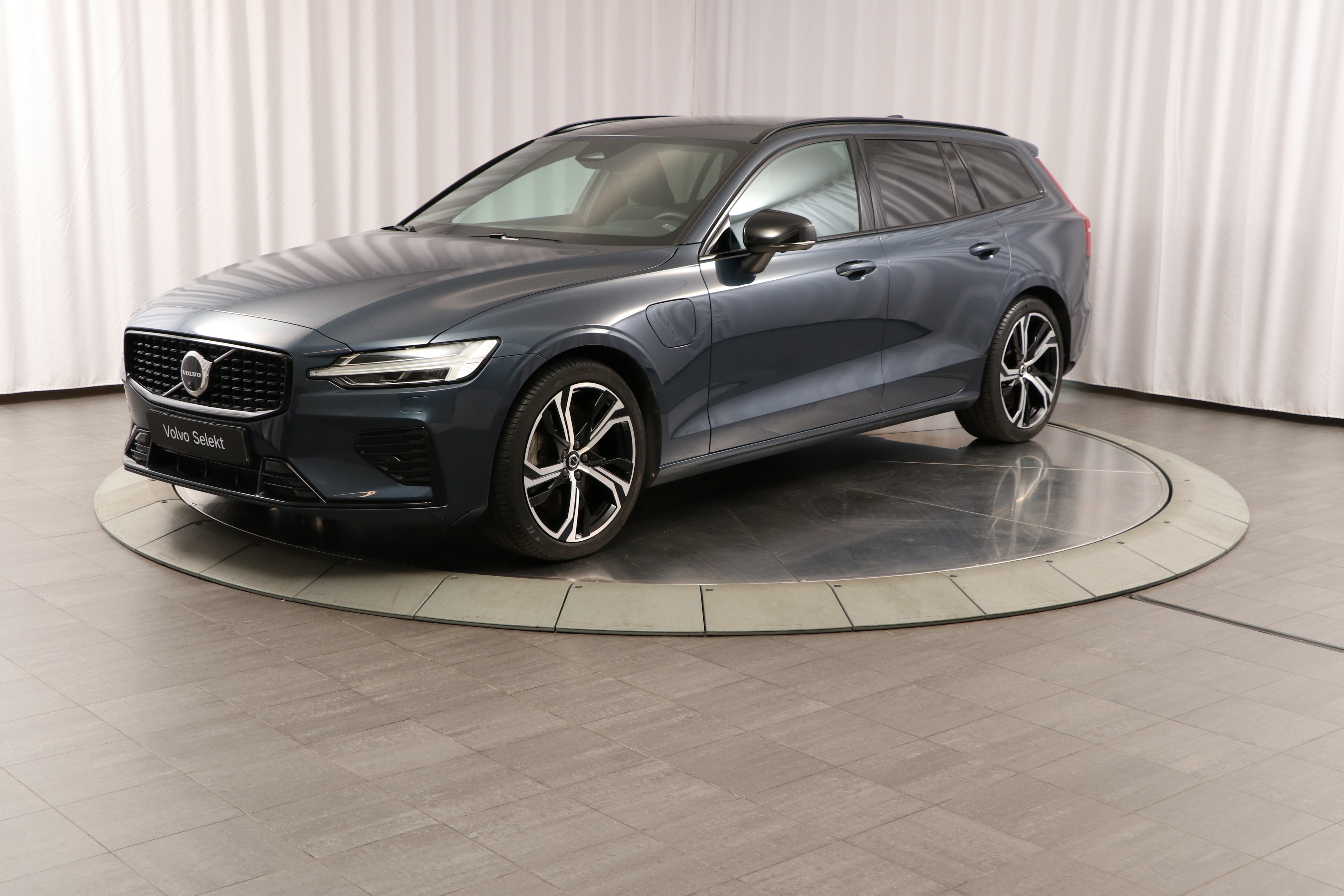 V60 T6 Plus Dark Edition image