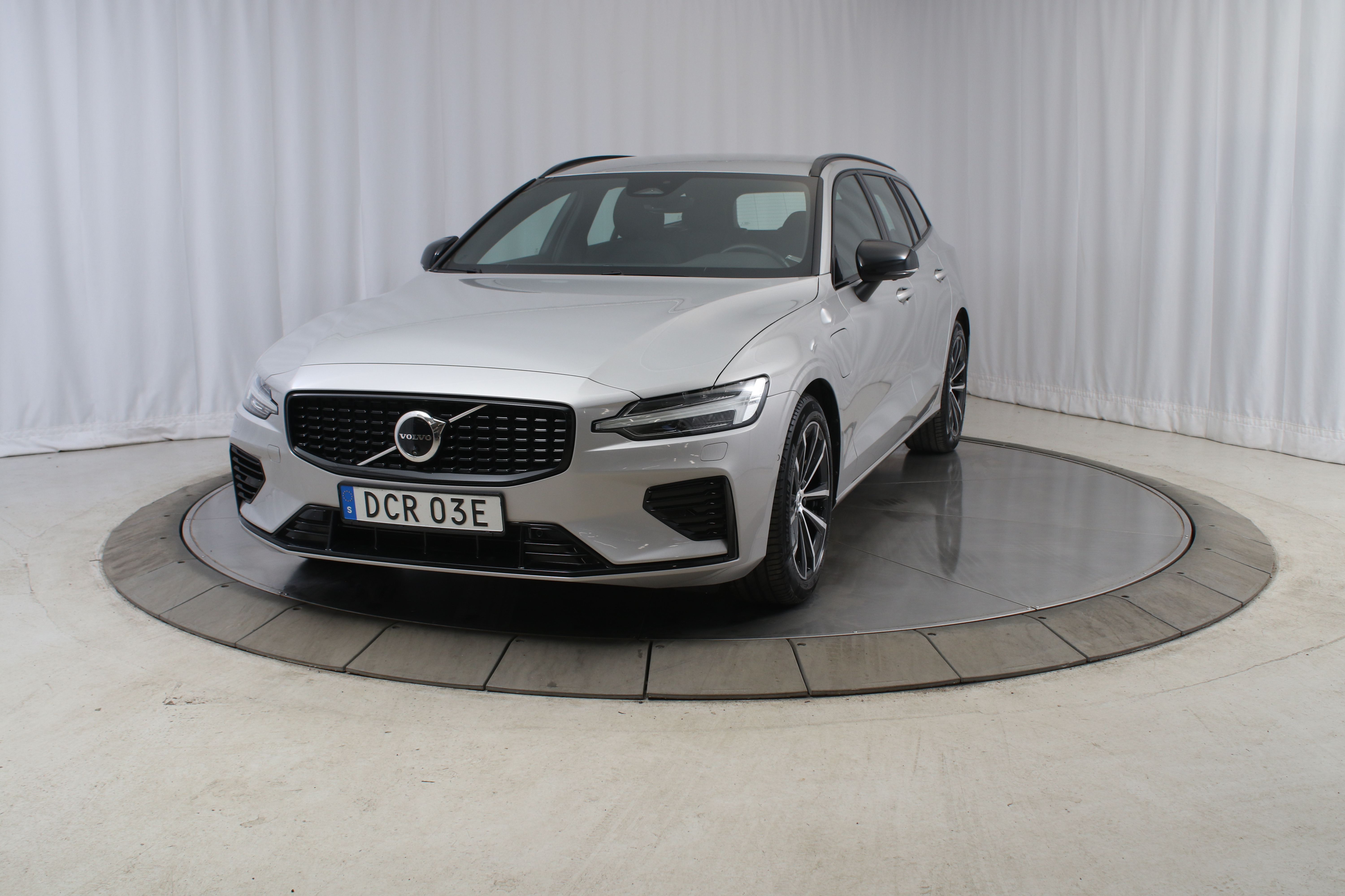 V60 T6 Plus Dark Edition image