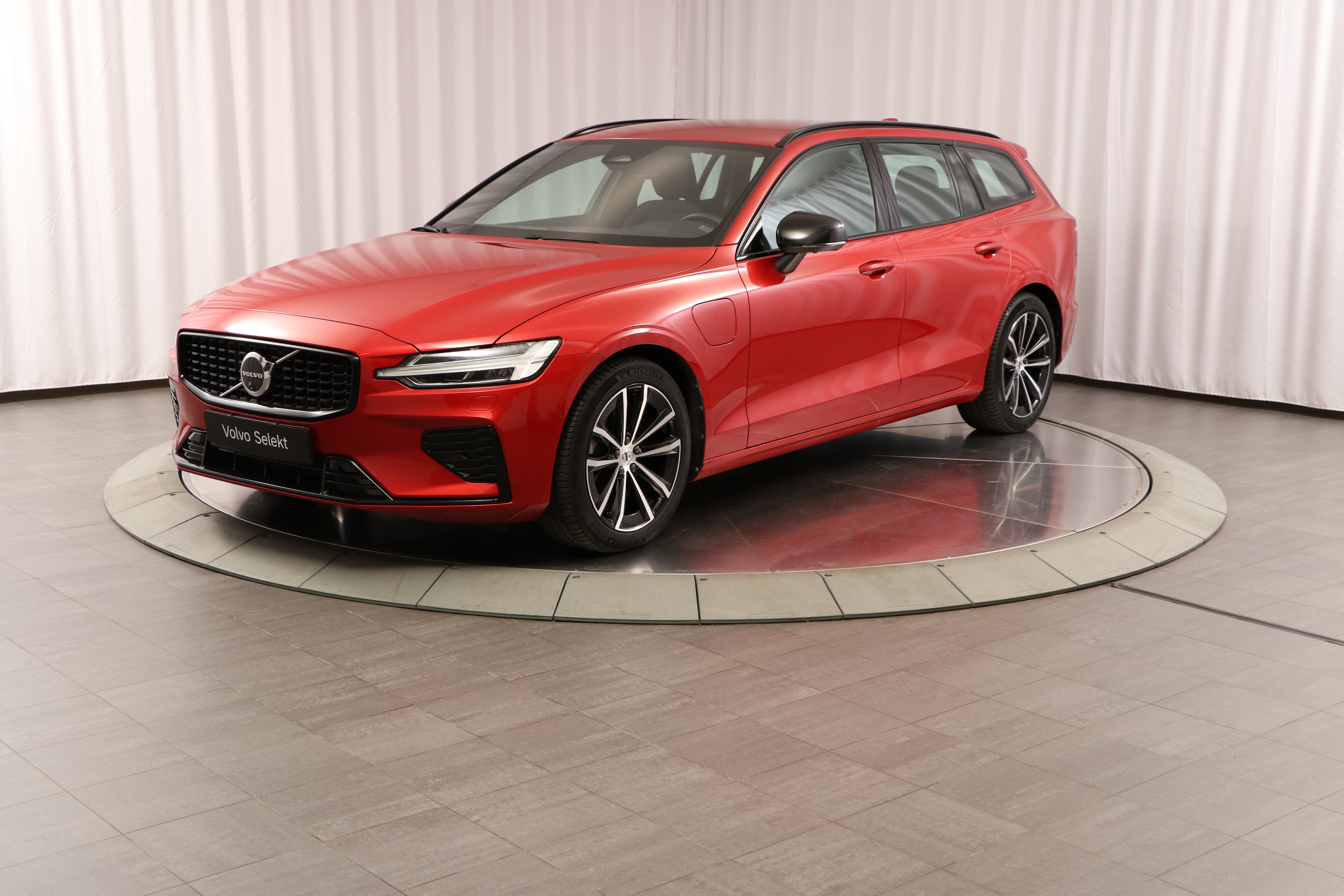 V60 T6 Plus Dark Edition image