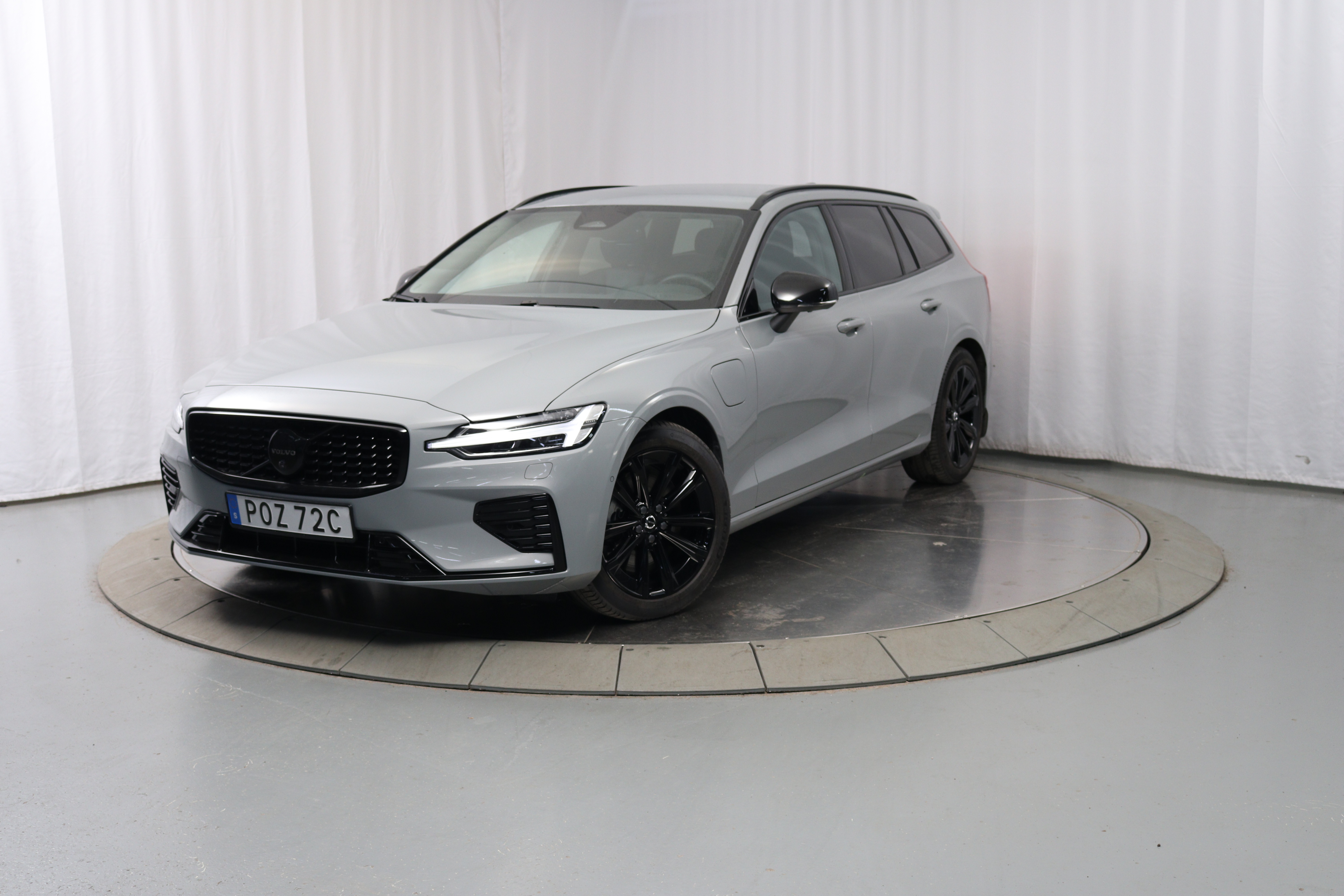 V60 T6 Plus Dark Nordic Edition image