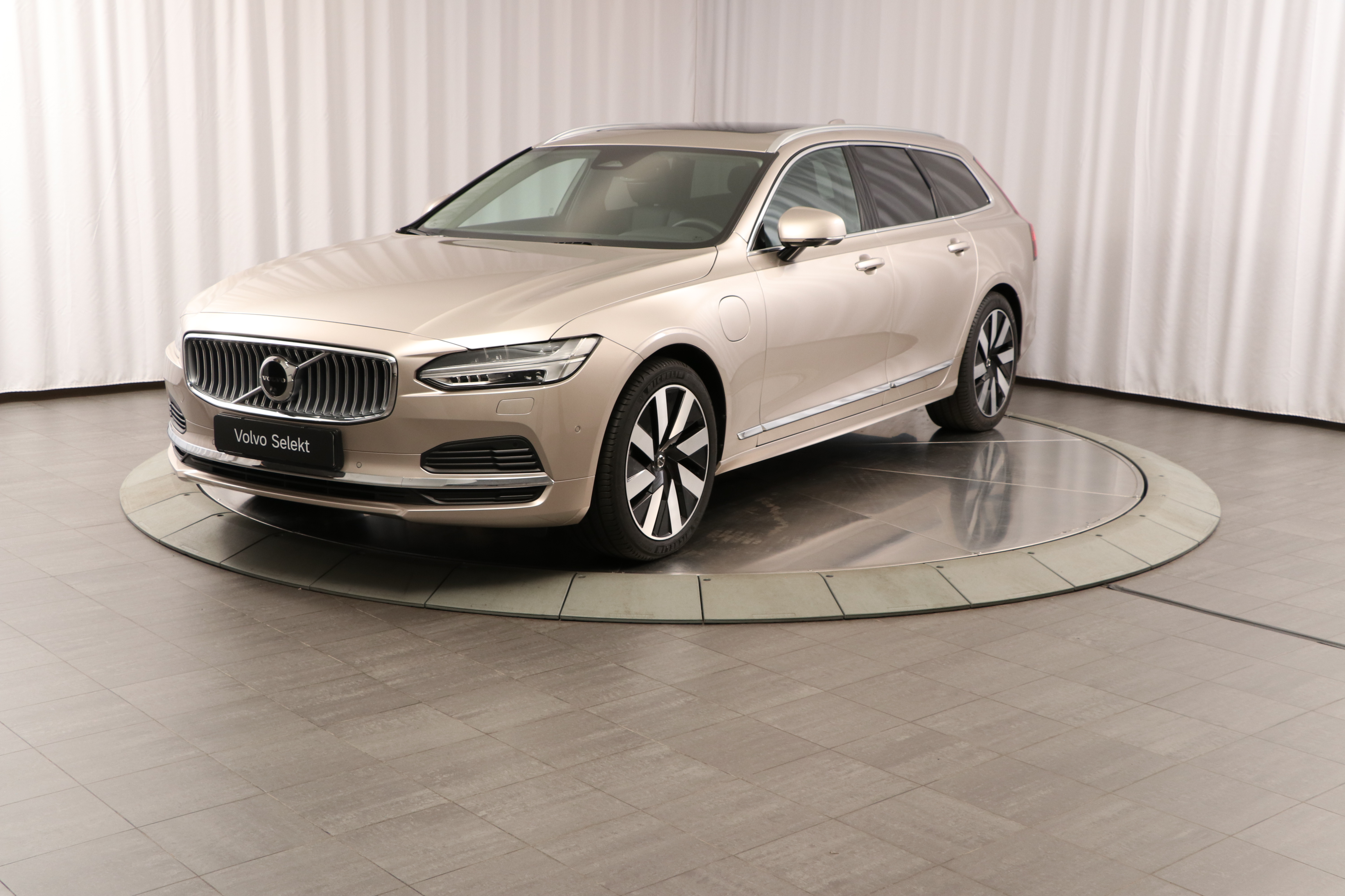 V90 T6 Plus Bright Nordic Edition image