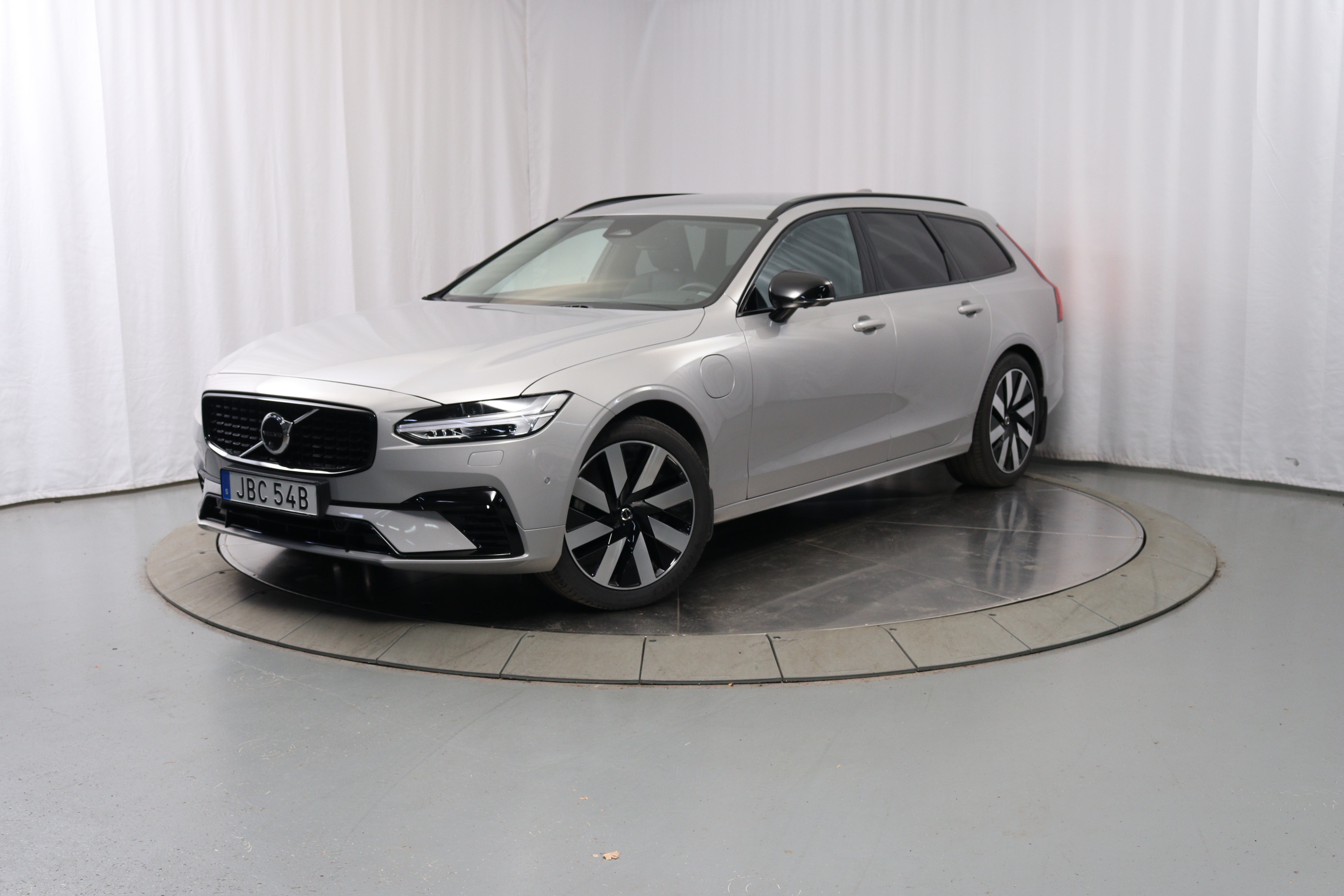 V90 T6 Plus Dark Edition image