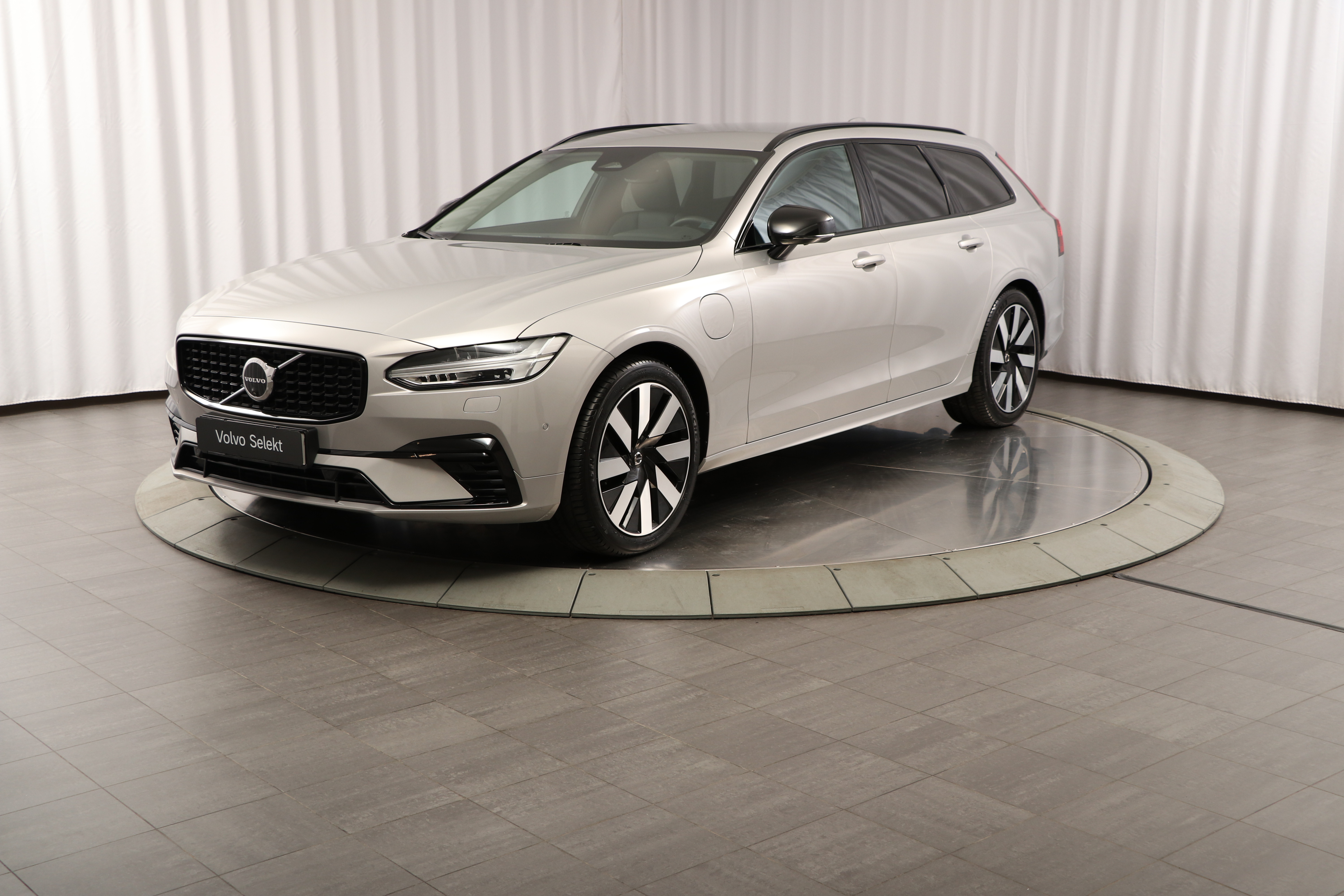 V90 T6 Plus Dark Nordic Edition image