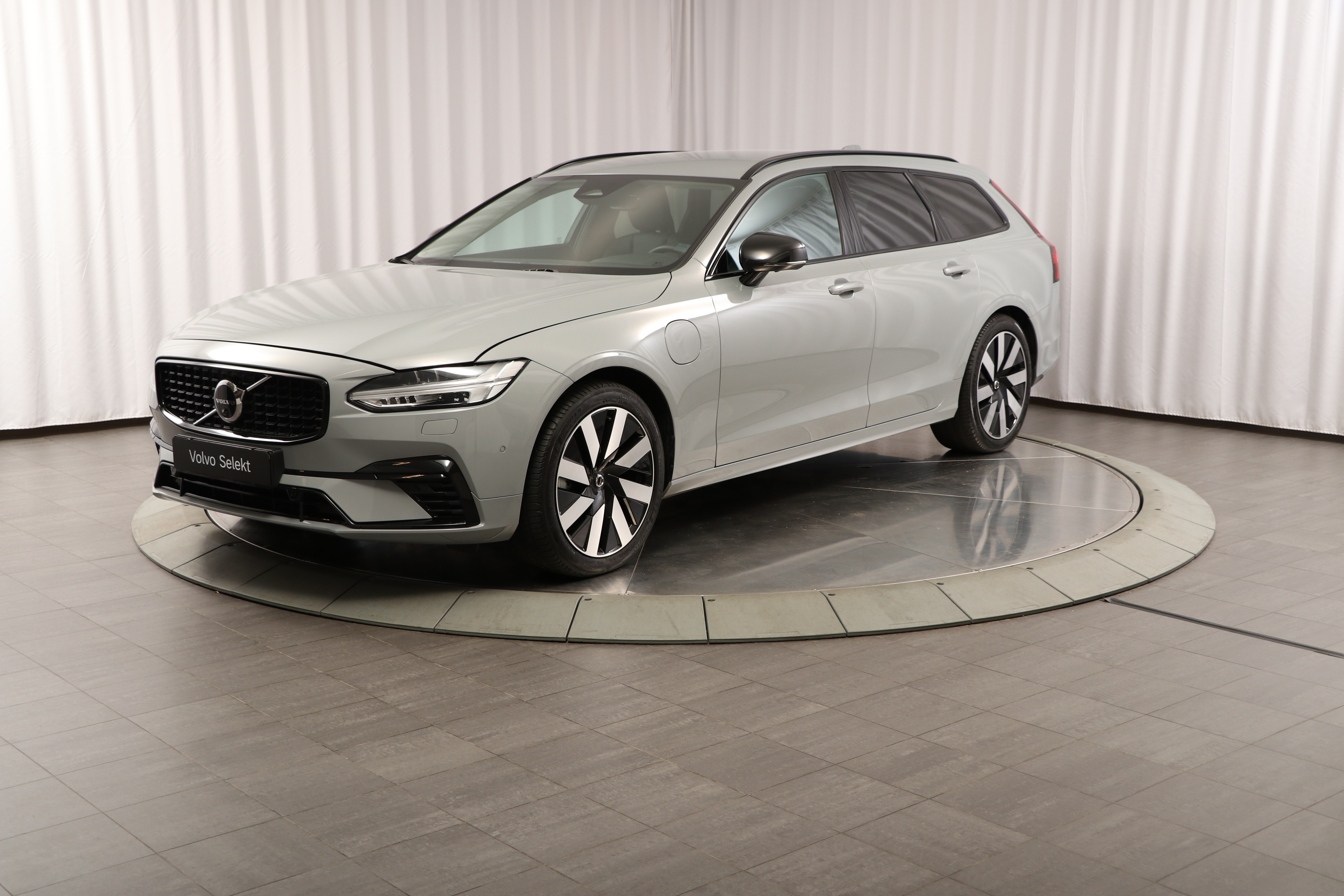 V90 T6 Plus Dark Nordic Edition image