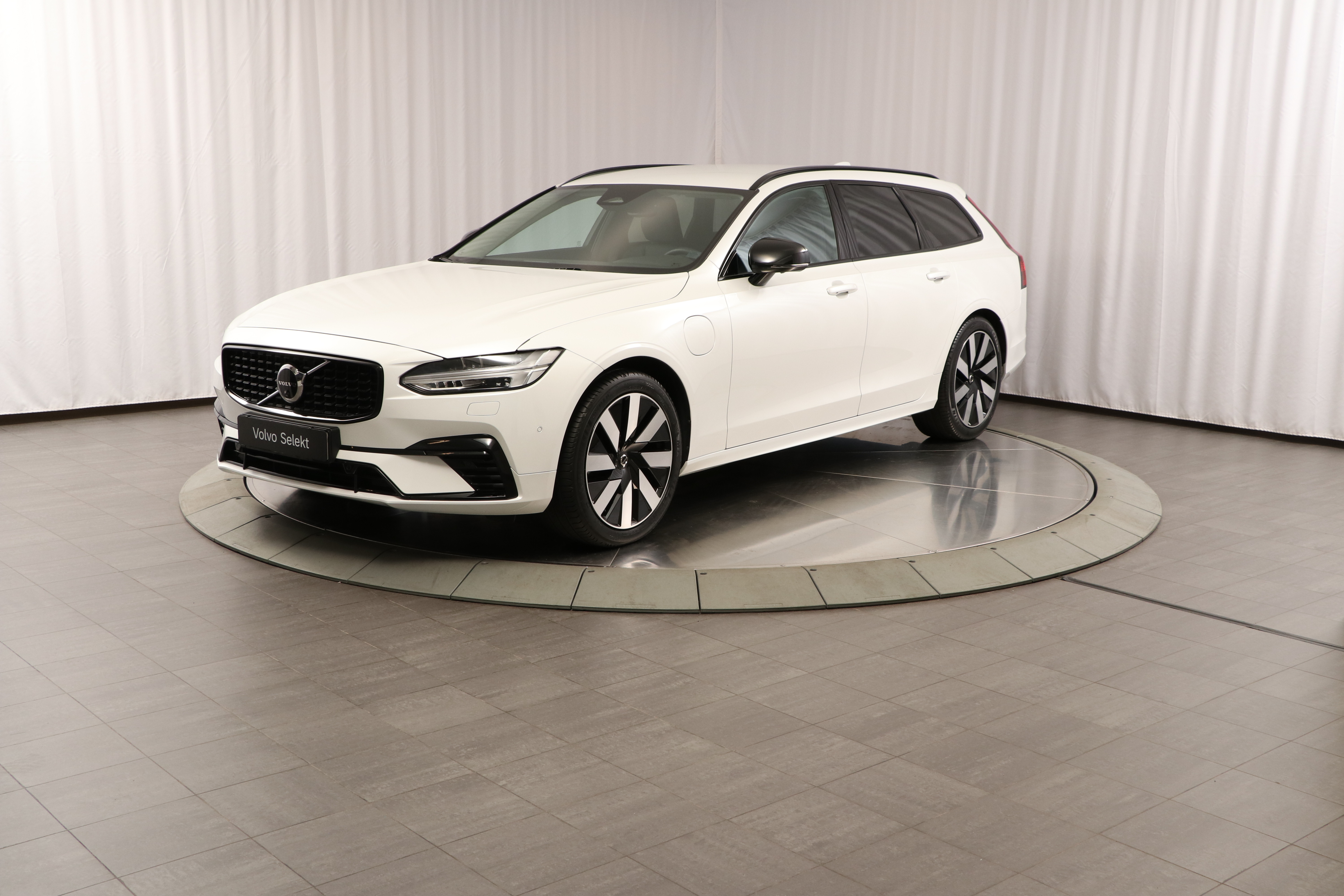 V90 T6 Plus Dark Nordic Edition image