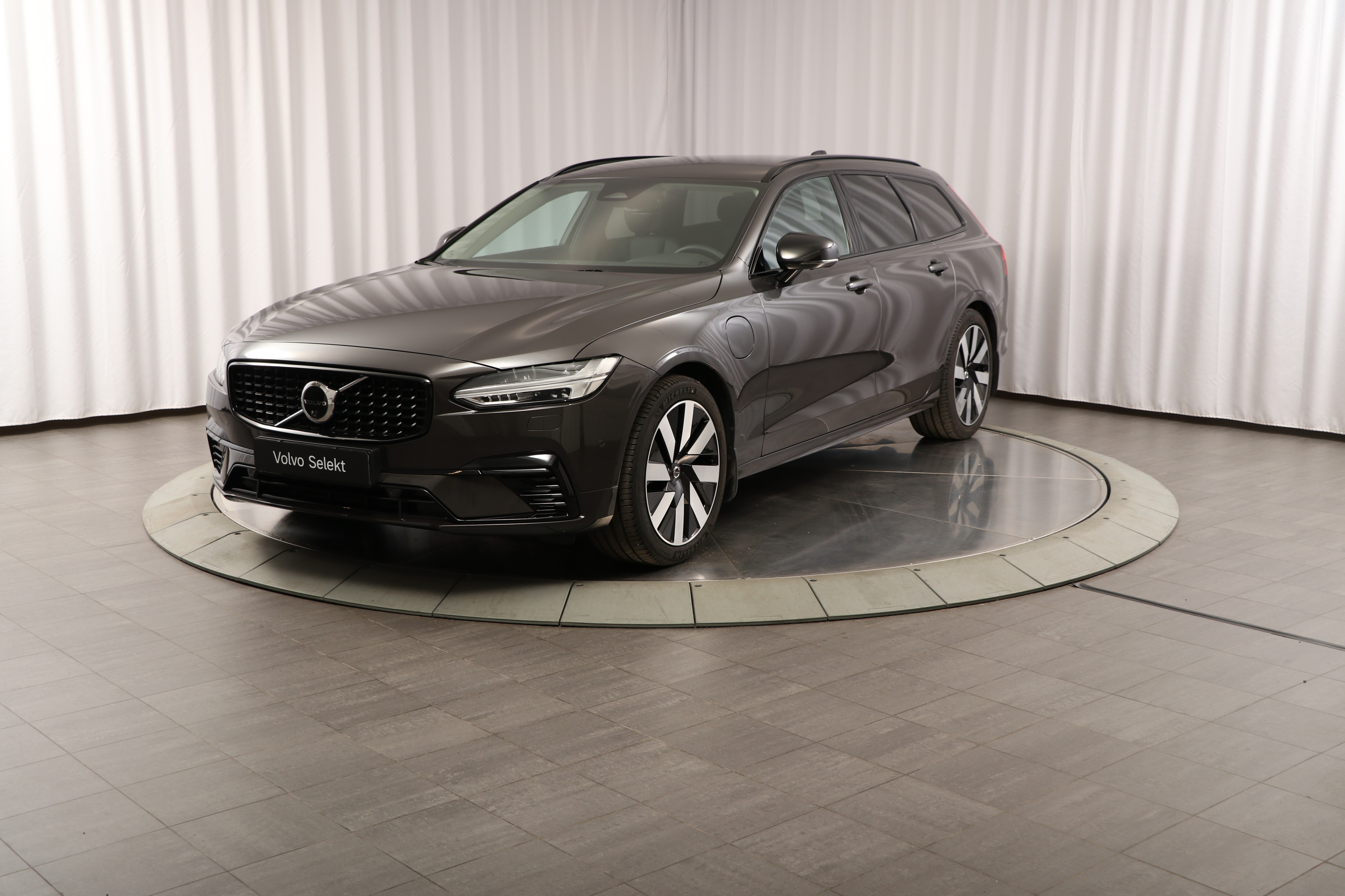 V90 T6 Plus Dark Nordic Edition image