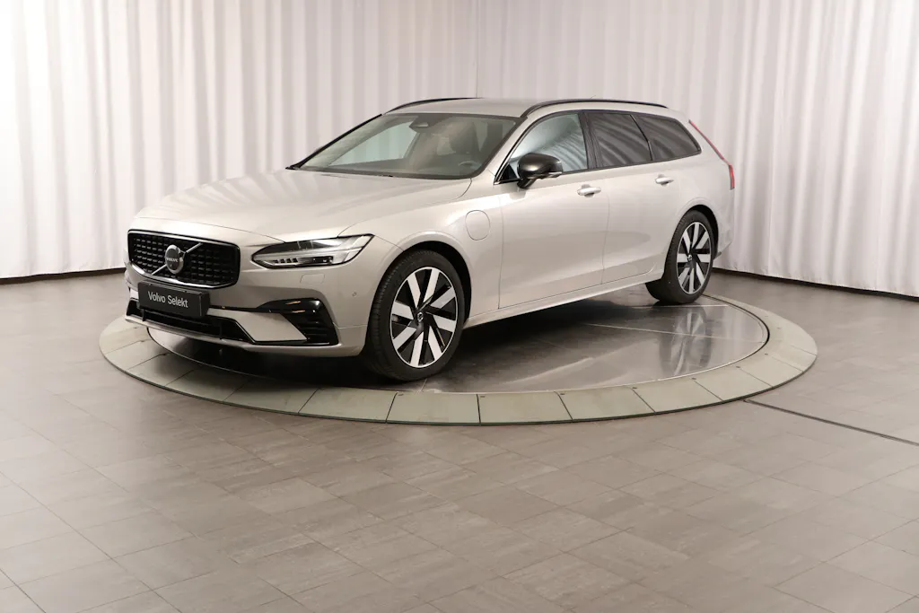 Volvo V90 2025