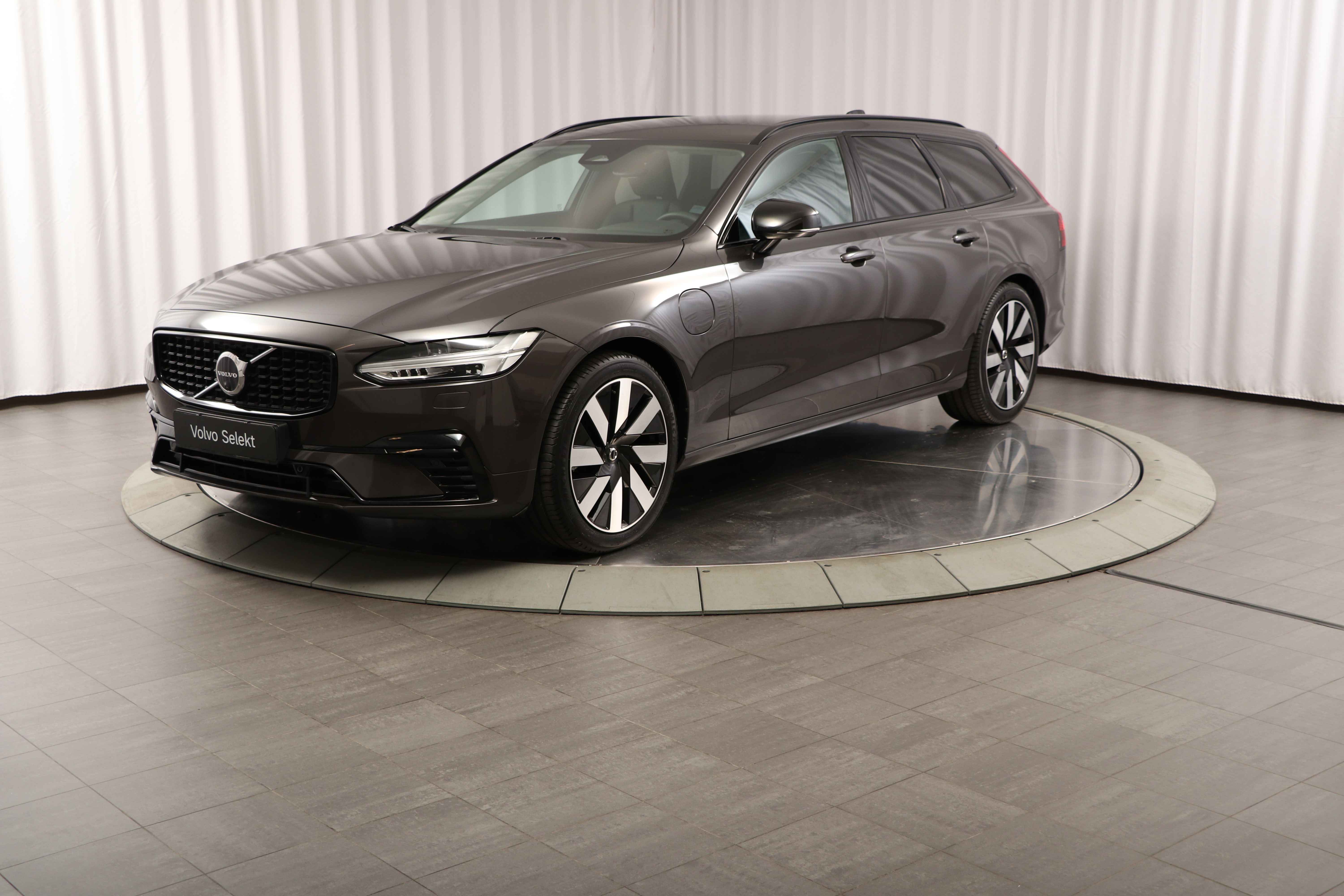 V90 T6 Plus Dark Nordic Edition image