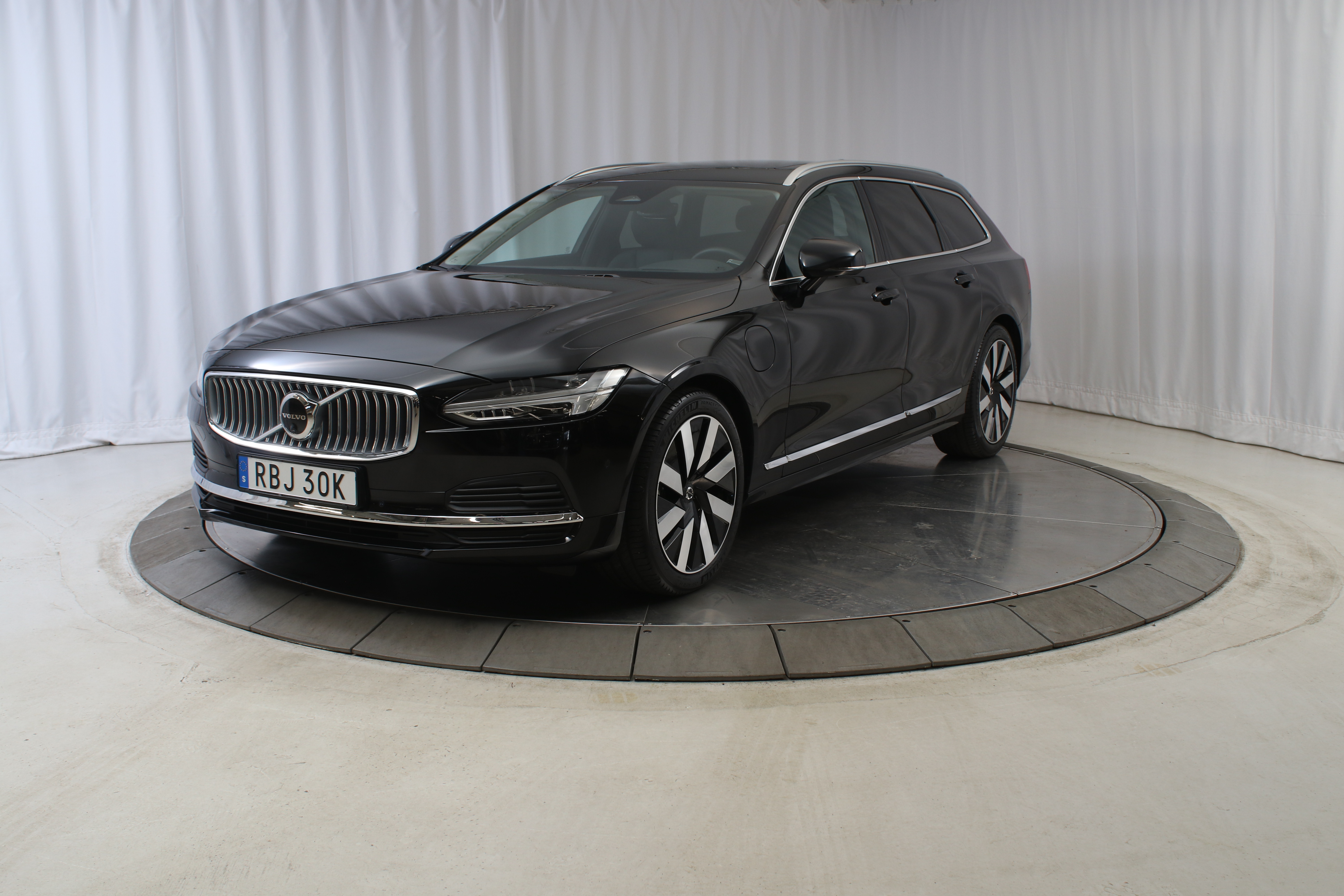 V90 T6 Ultra Bright image