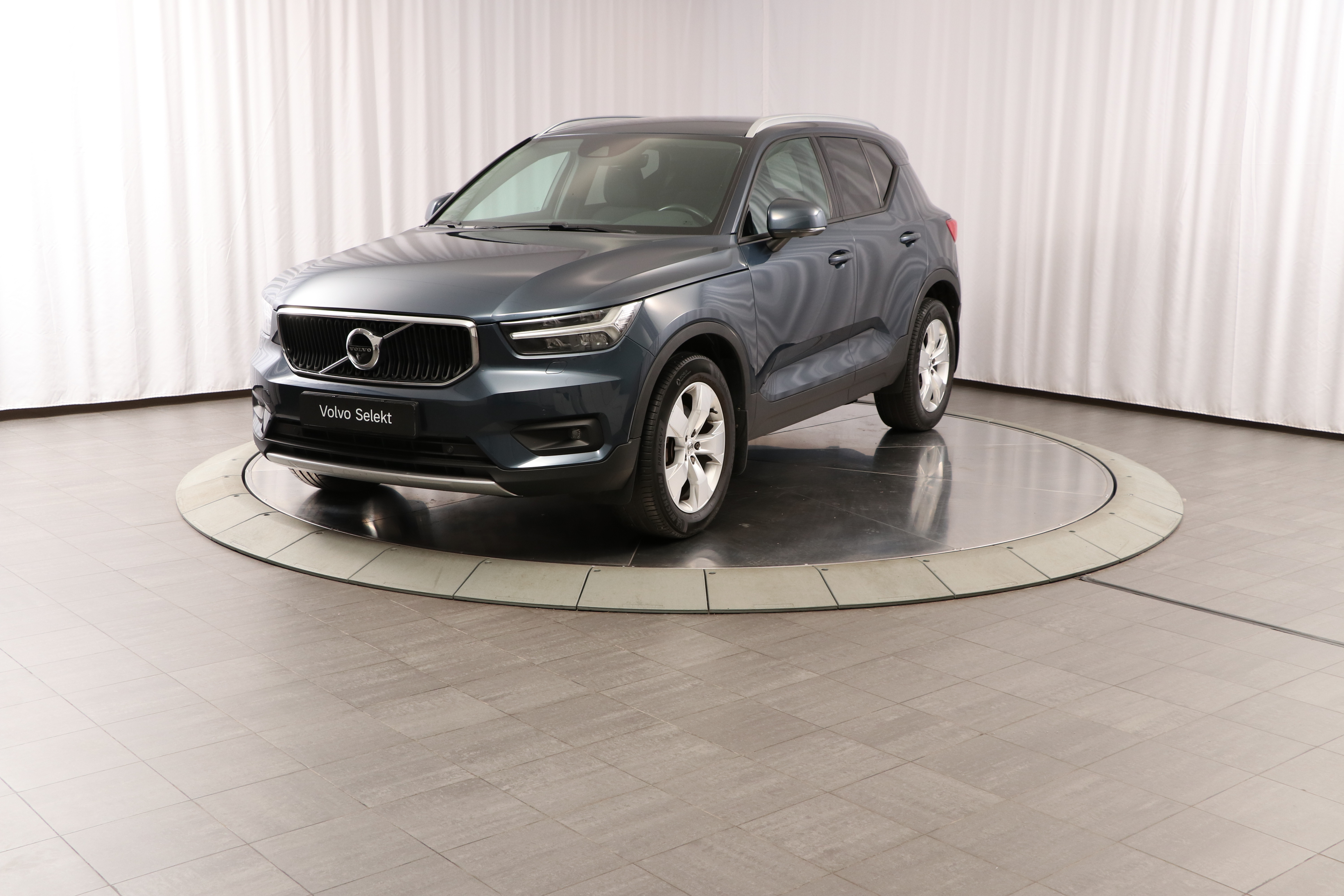 XC40 B4 AWD Bensin Momentum Advanced SE image