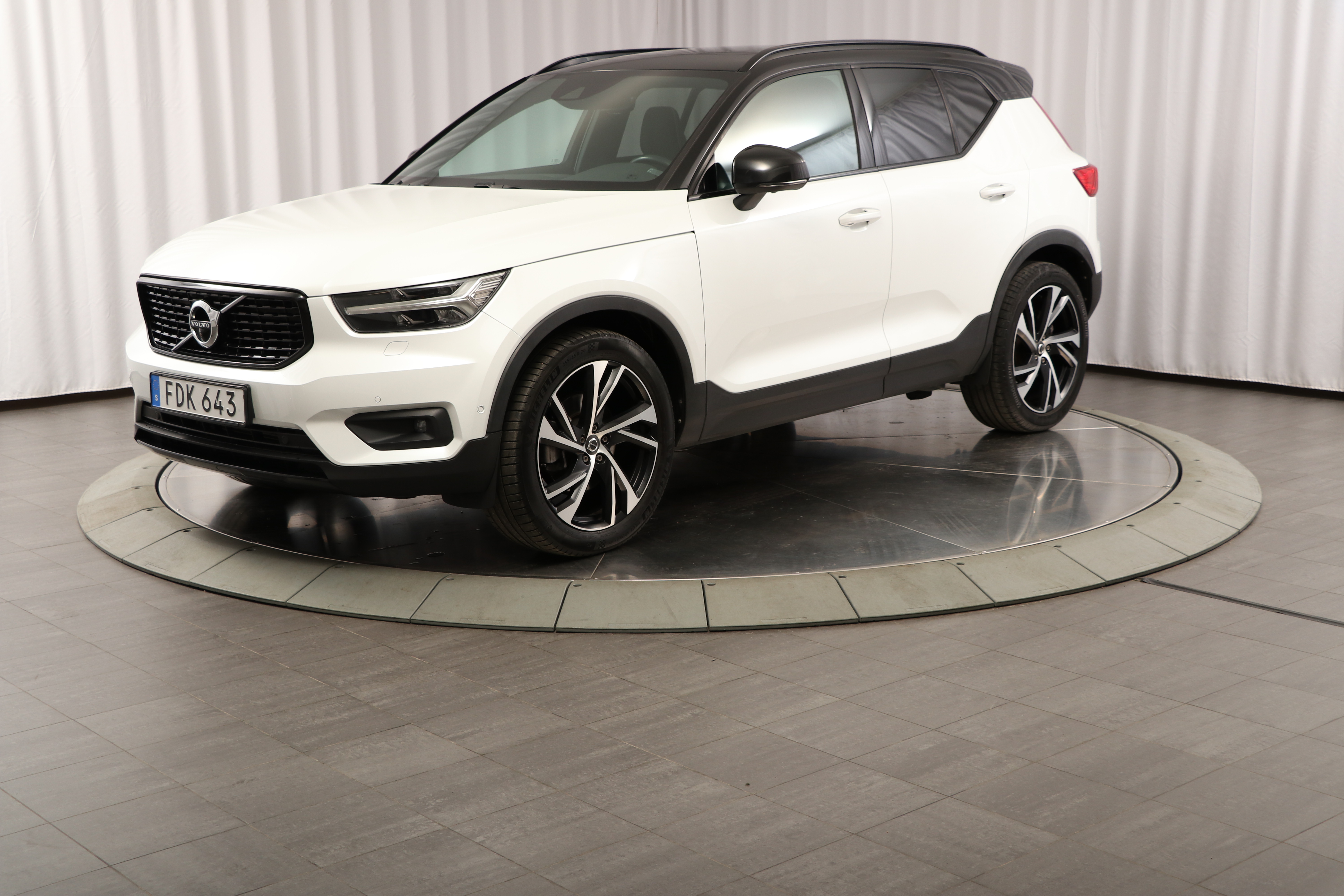 XC40 D4 AWD R-Design Demo image