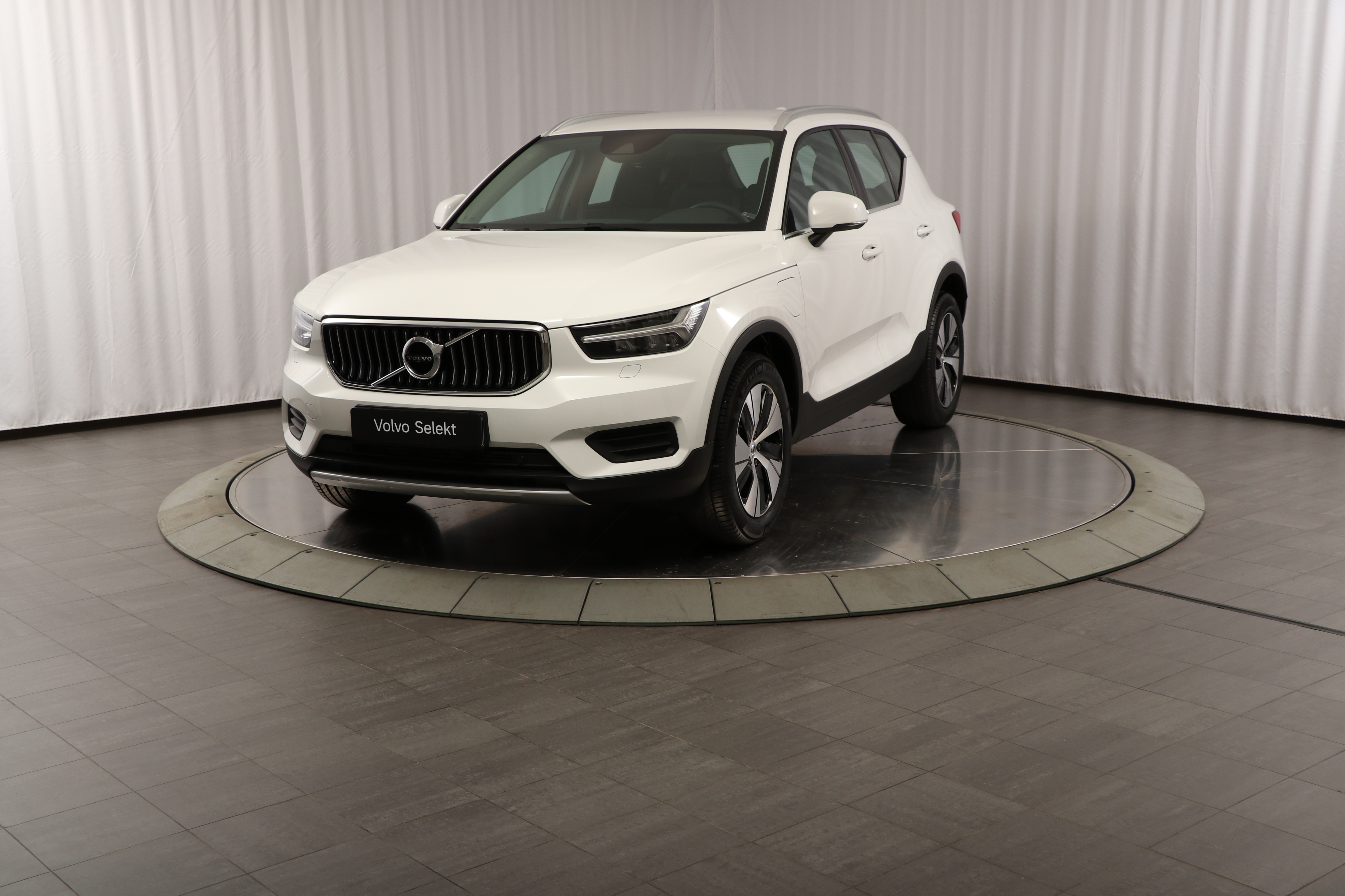 XC40 Recharge T4 Inscription Expression image