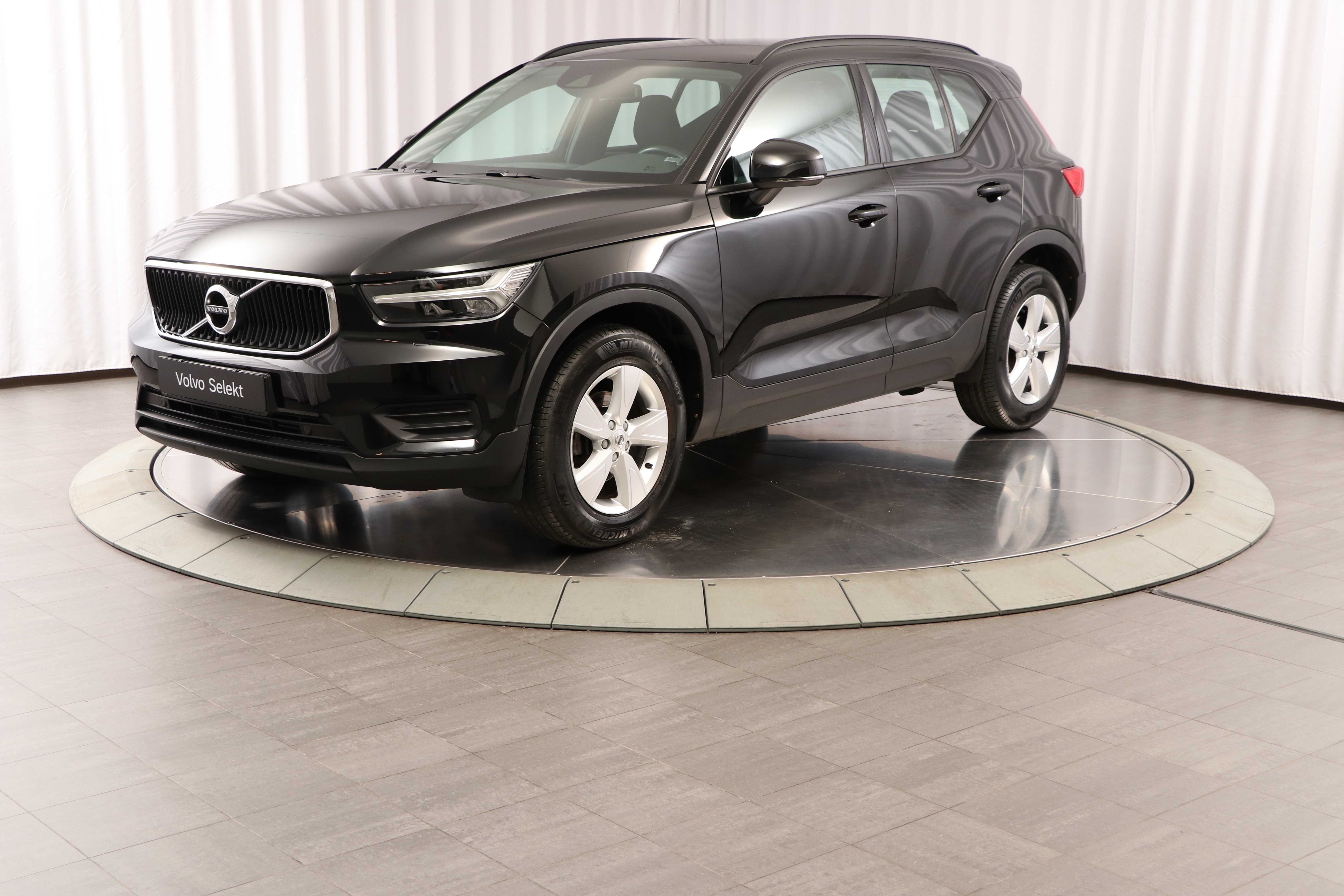 XC40 T2 FWD Momentum Core image