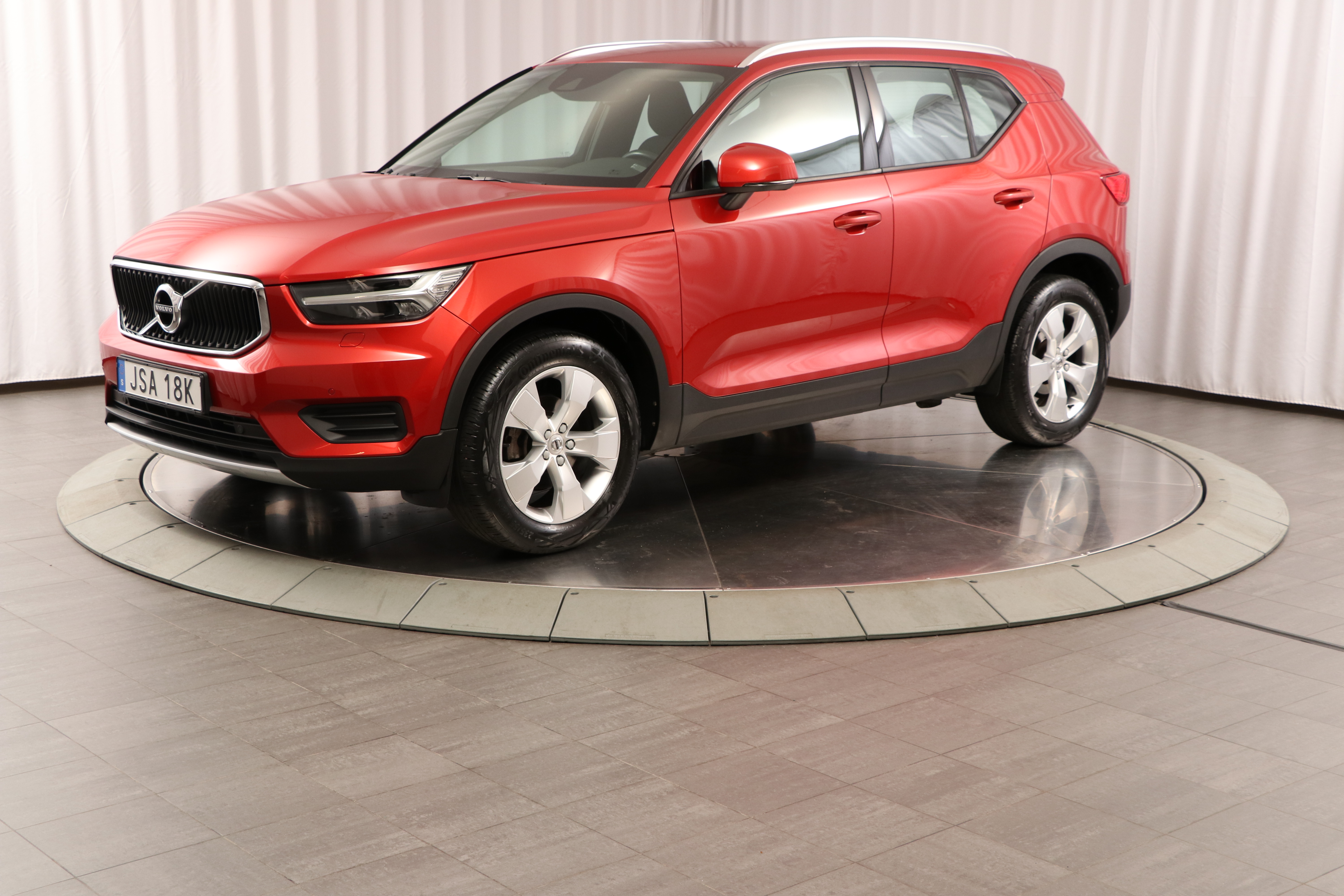 XC40 T3 FWD Momentum Edition image