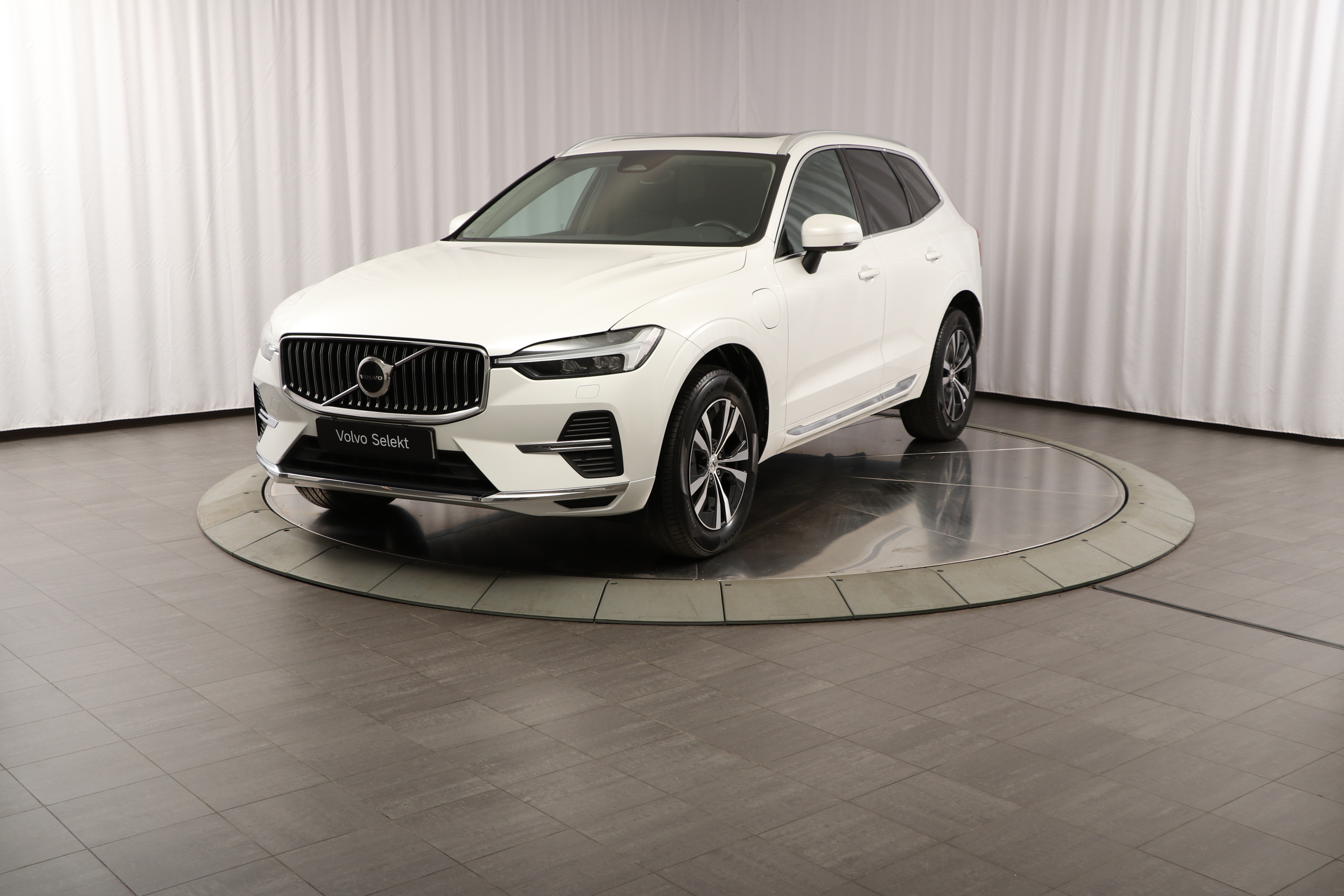 XC60 Recharge T6 Core Edition image