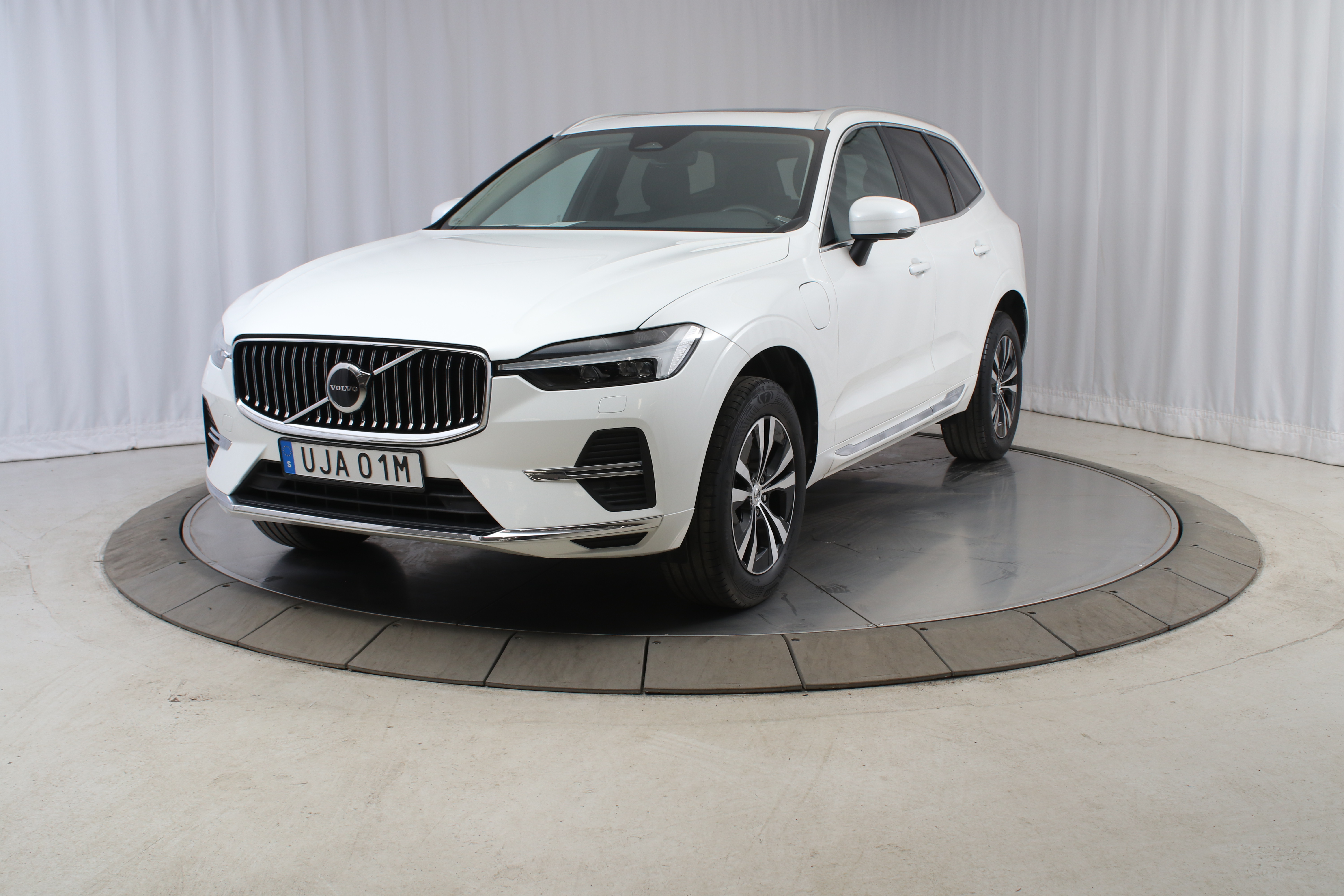 XC60 Recharge T6 Core Edition image