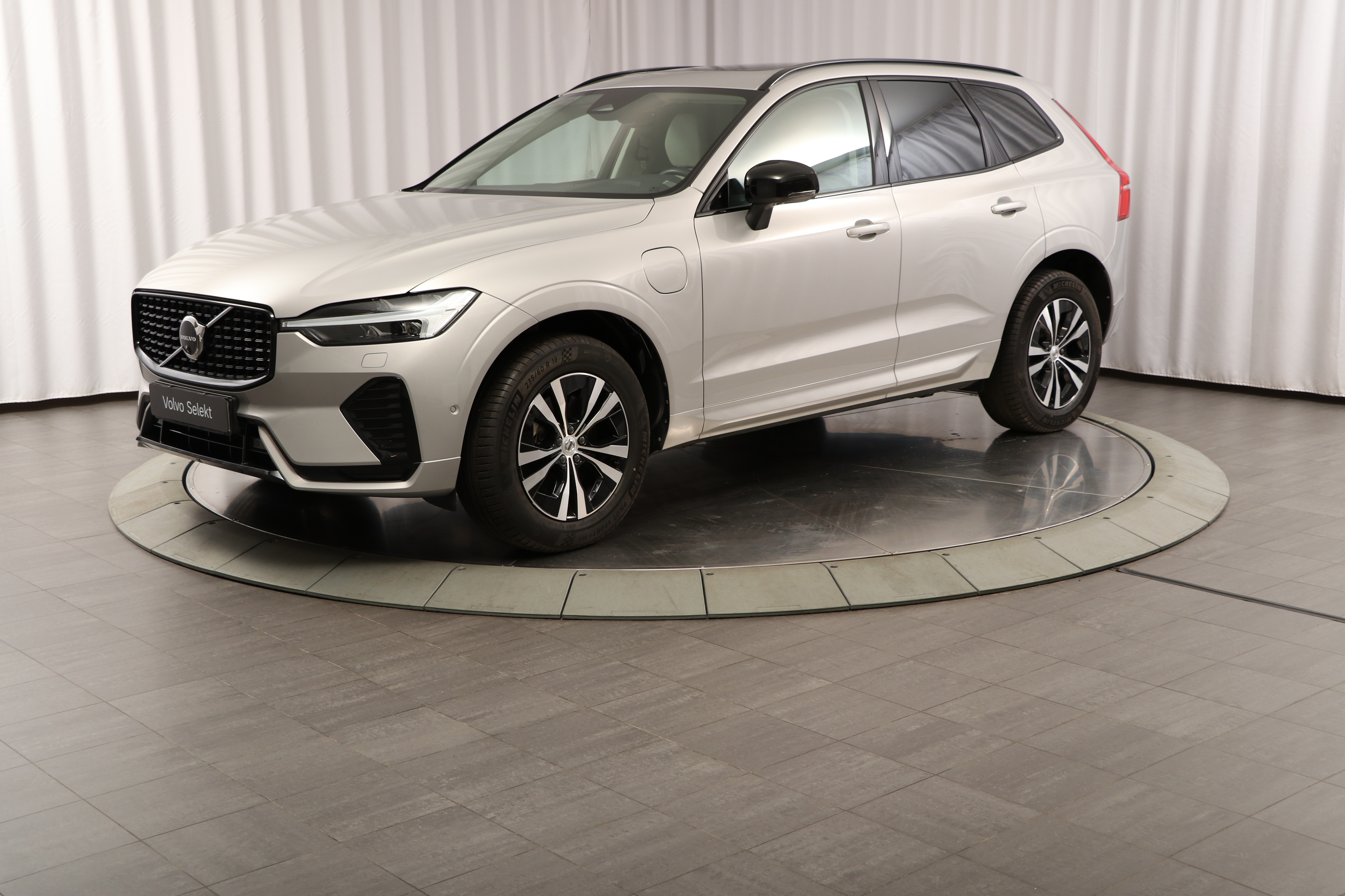 XC60 Recharge T6 II Plus Dark Edition. image