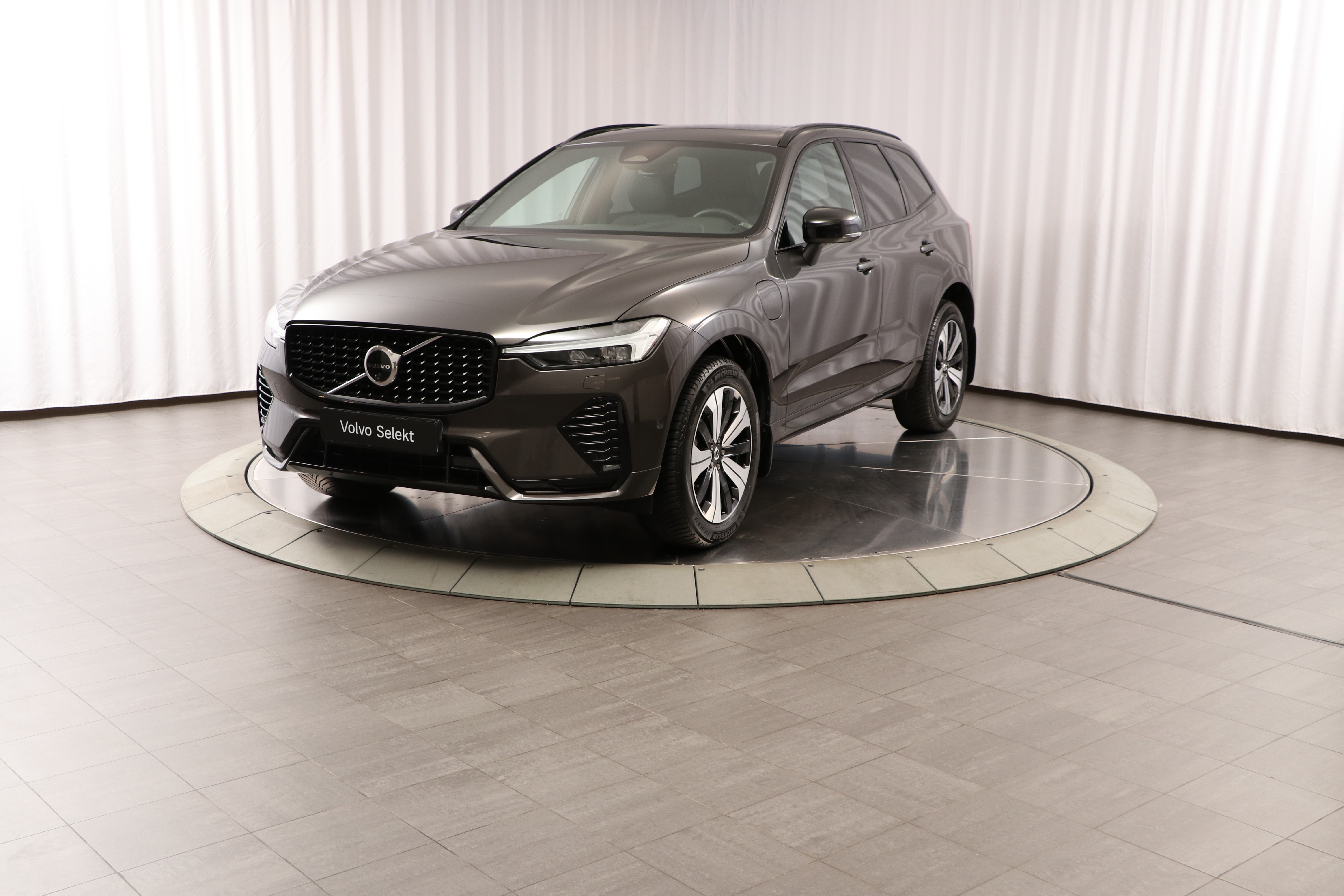 XC60 Recharge T6 II Plus Dark Edition. image