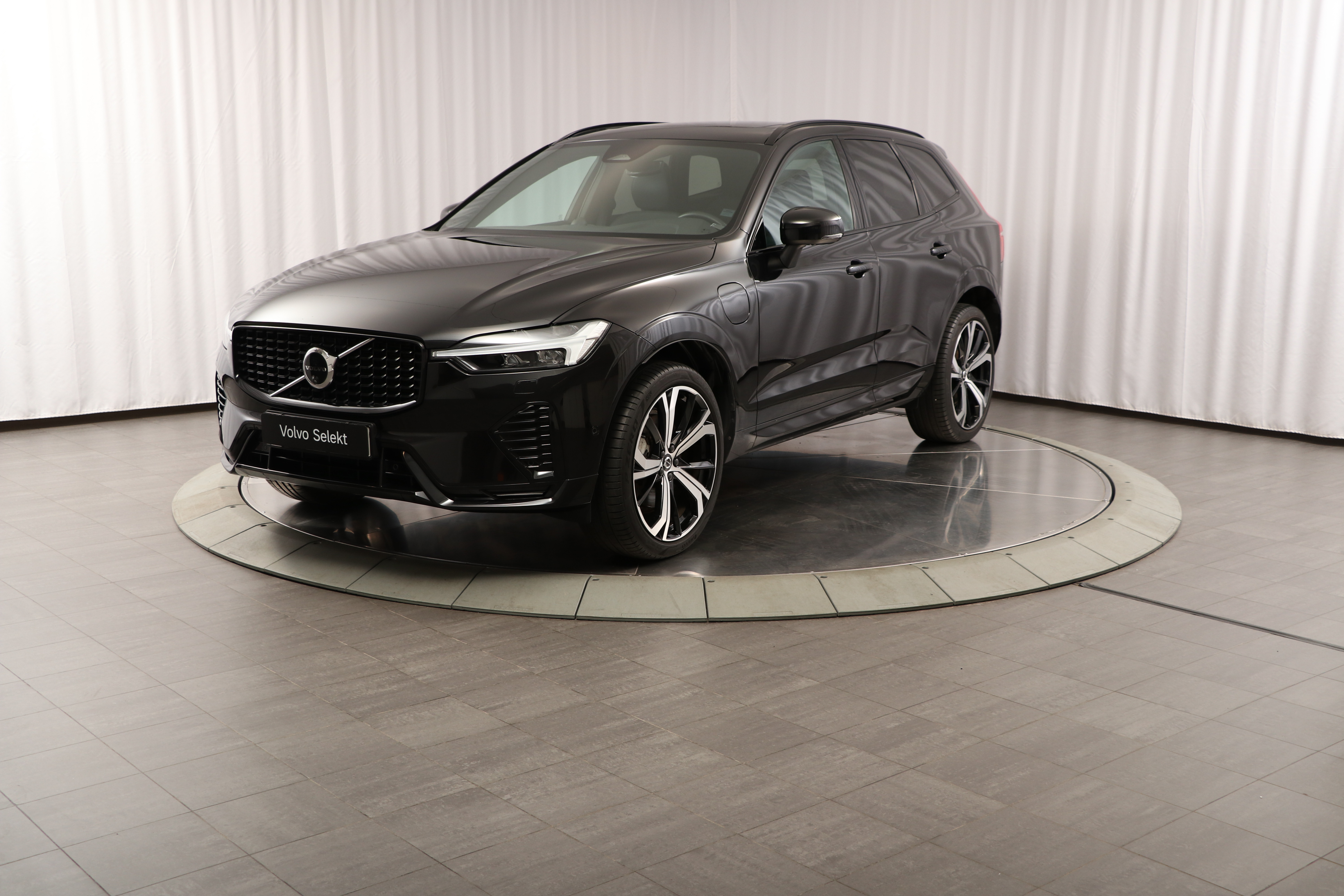 XC60 T6 Plus Dark Edition image