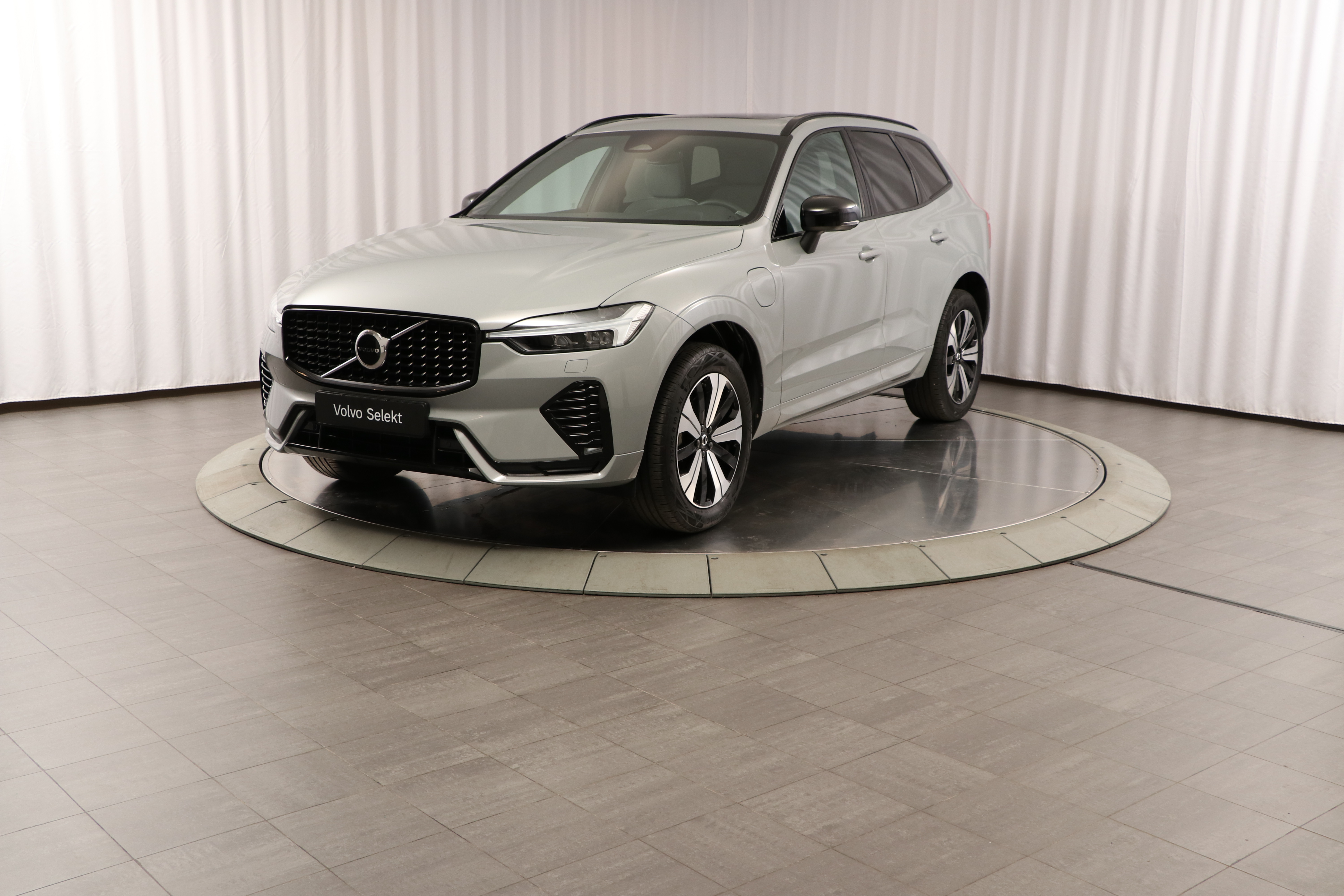 XC60 T6 Plus Dark Edition image