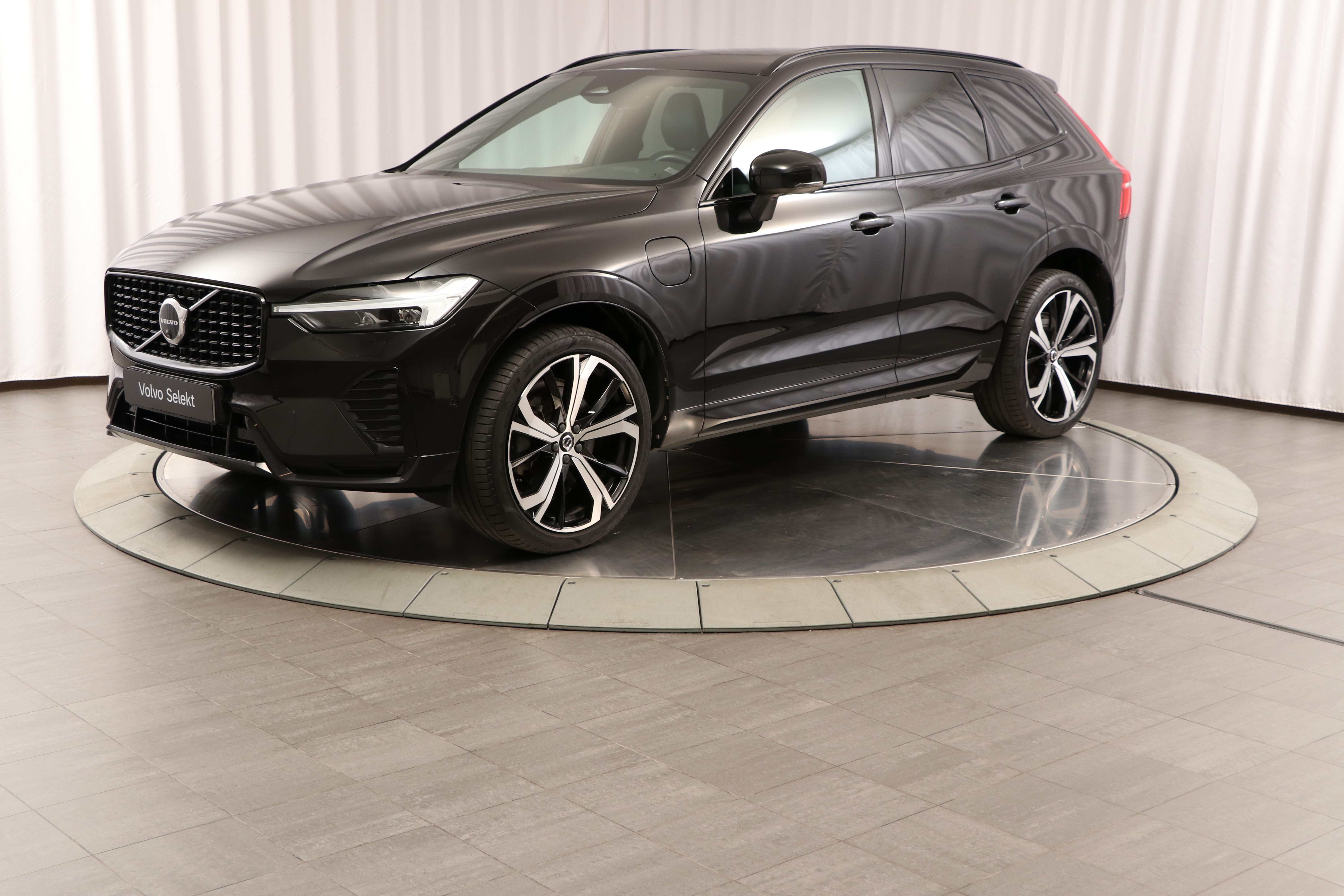 XC60 T6 Plus Dark Edition image