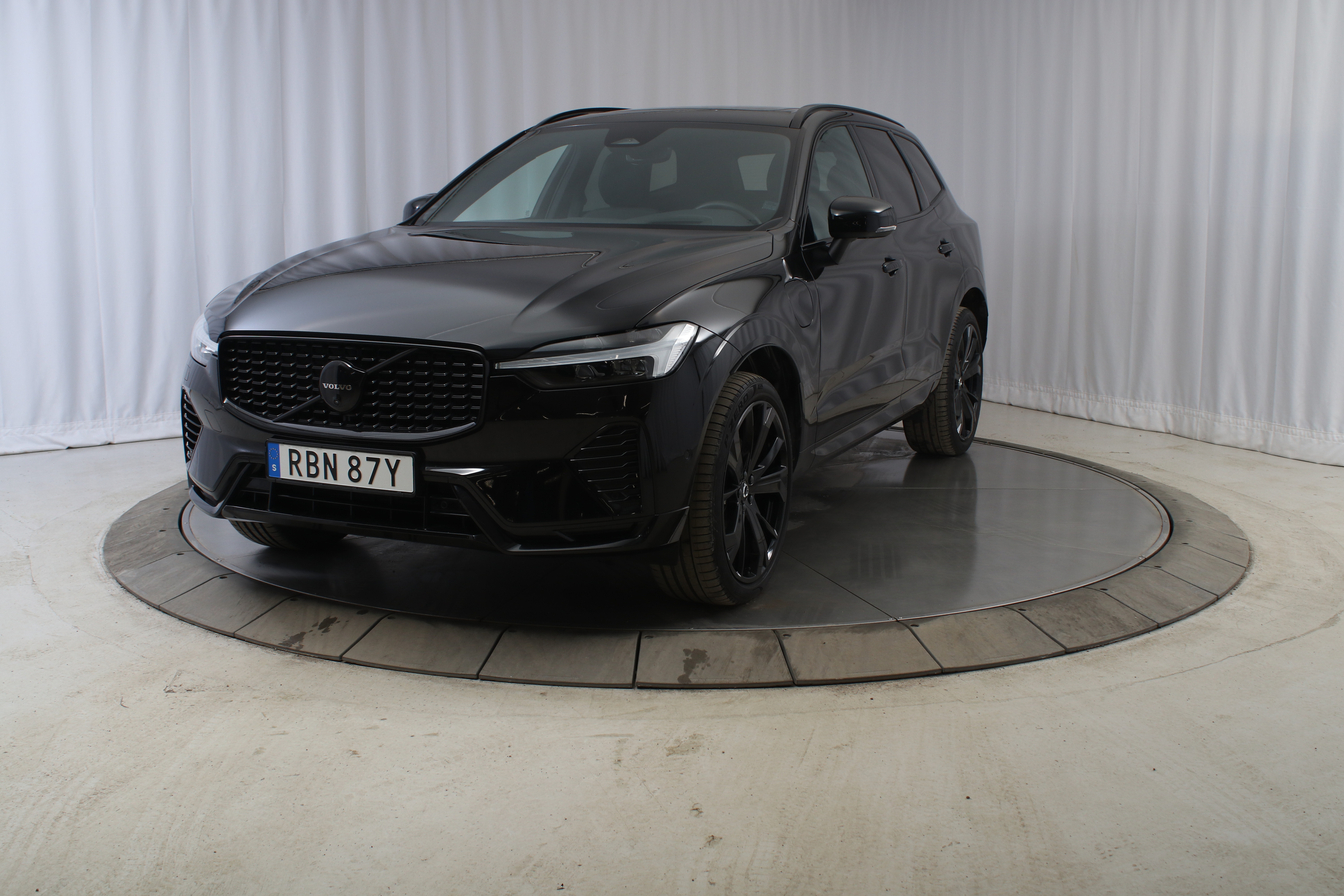 XC60 T8 Ultra Black Edition image