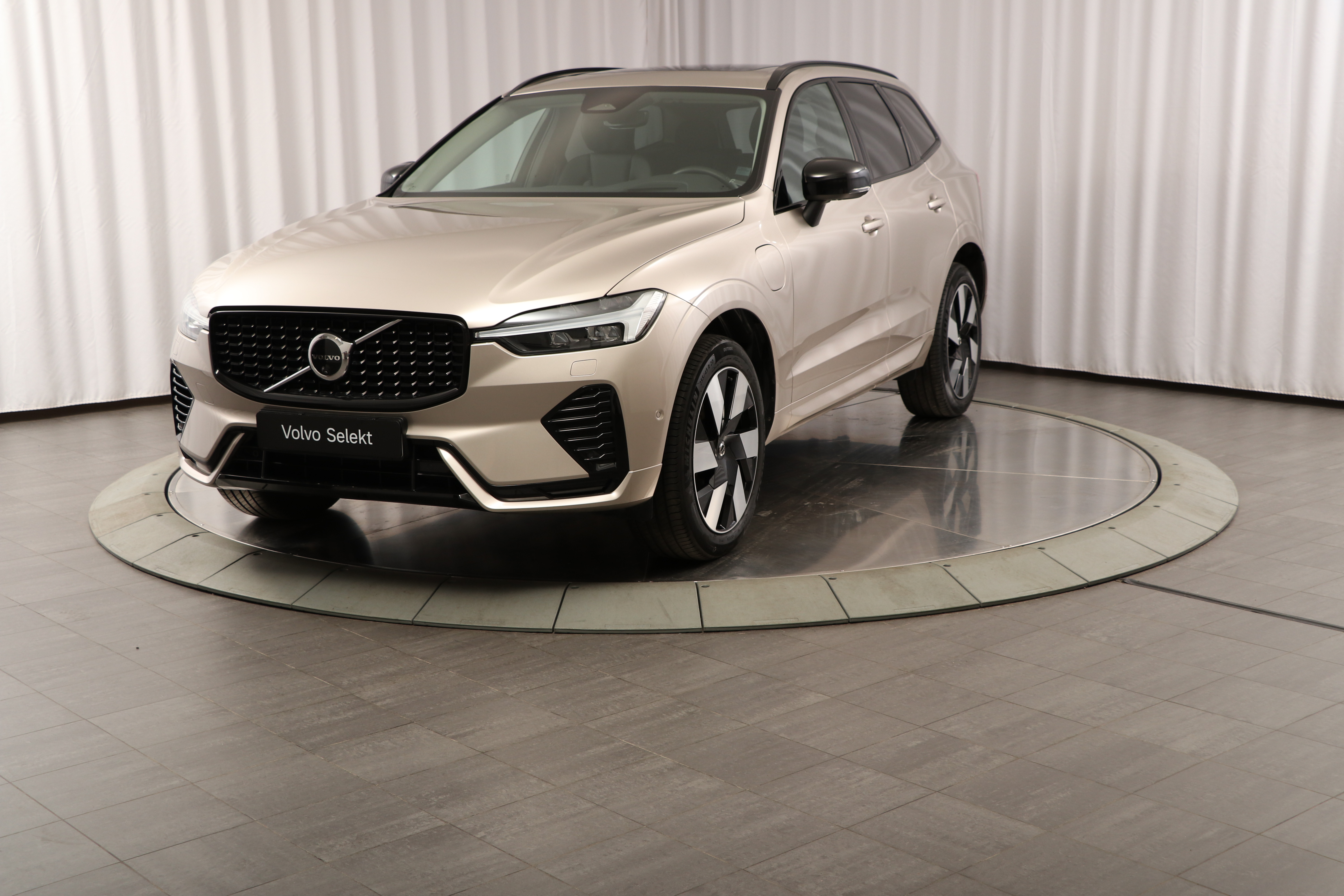 XC60 T8 Ultra Dark image