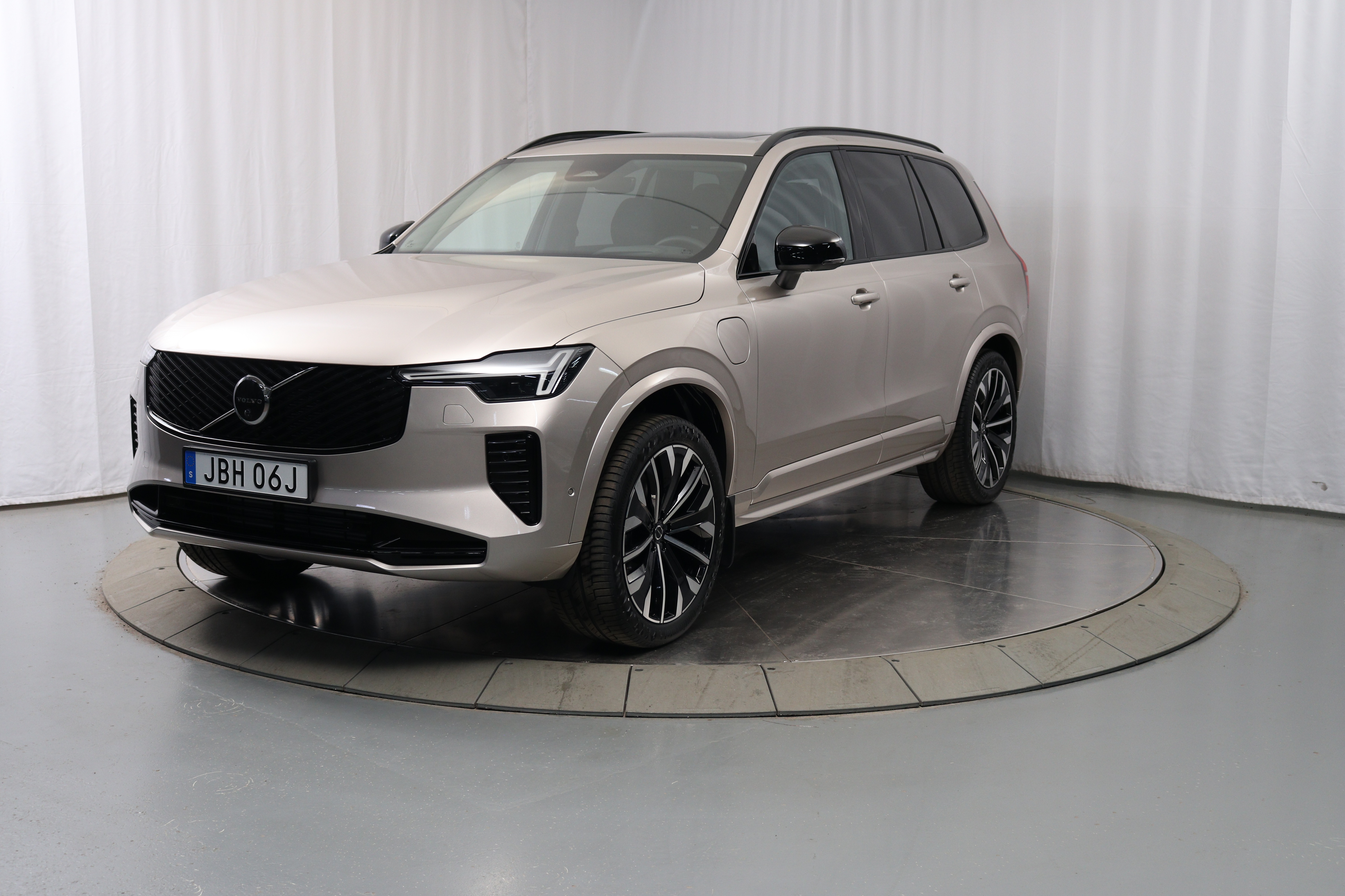 XC90 II T8 Ultra Dark image