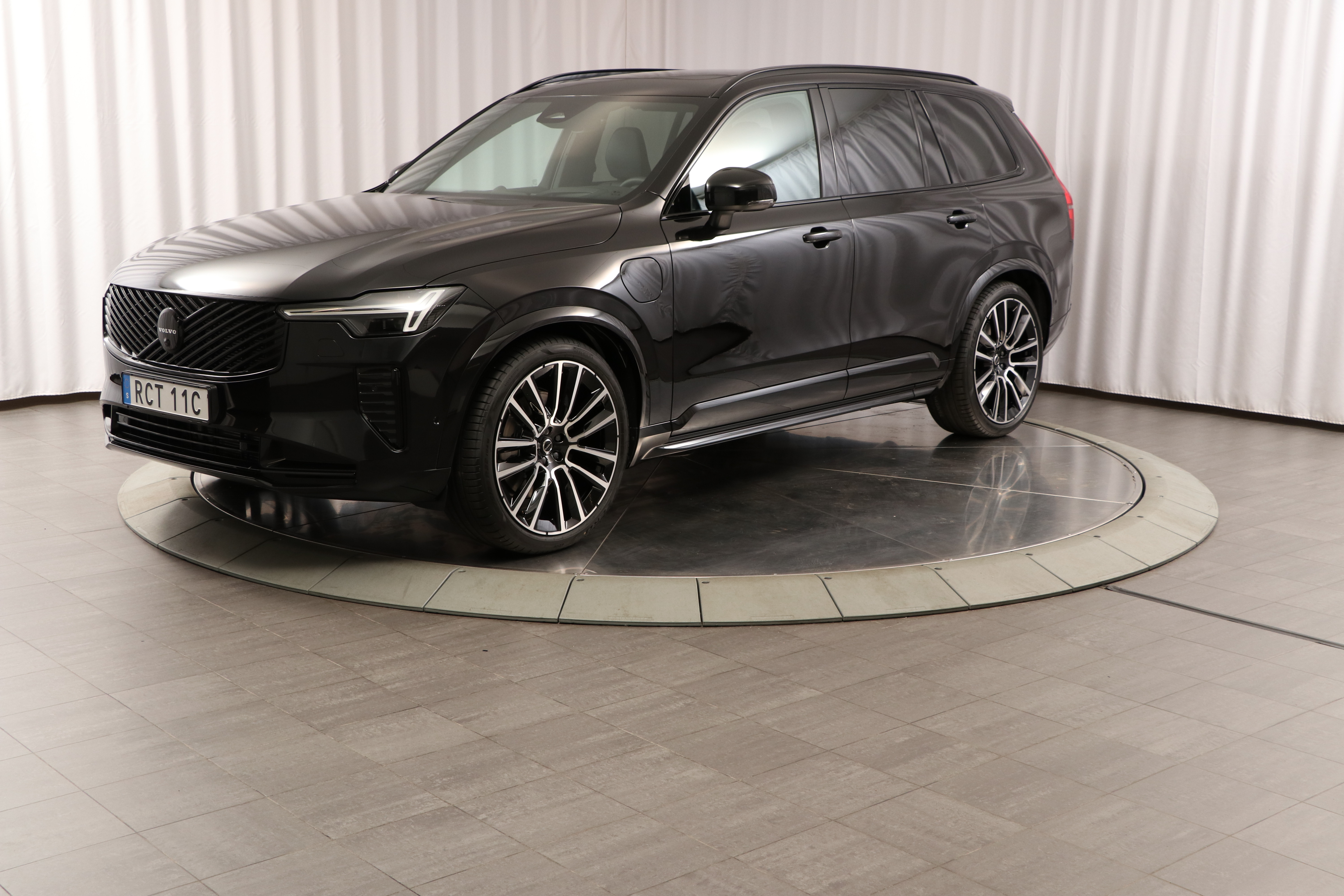 XC90 T8 Ultra Black Edition image