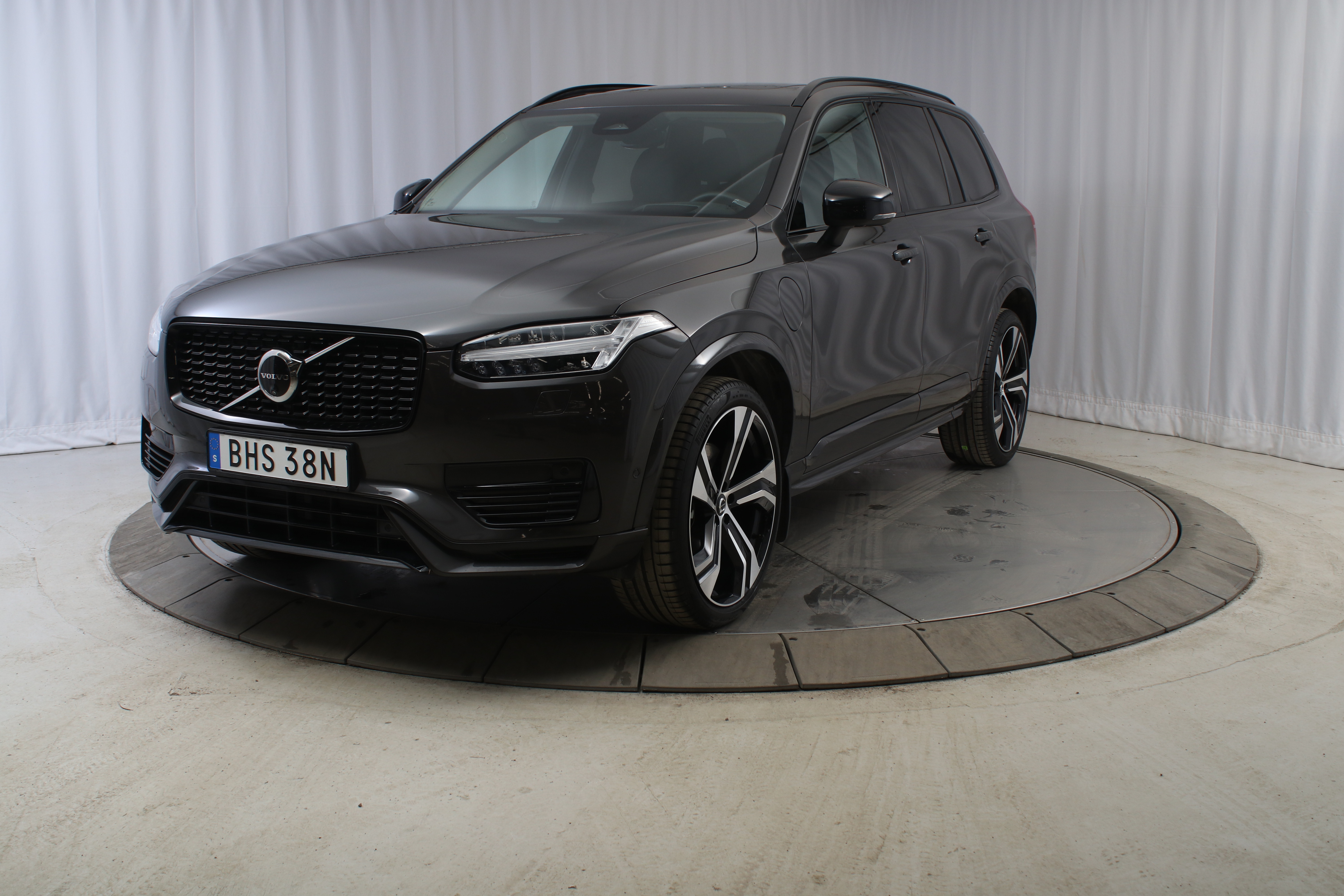 XC90 T8 Ultra Dark image