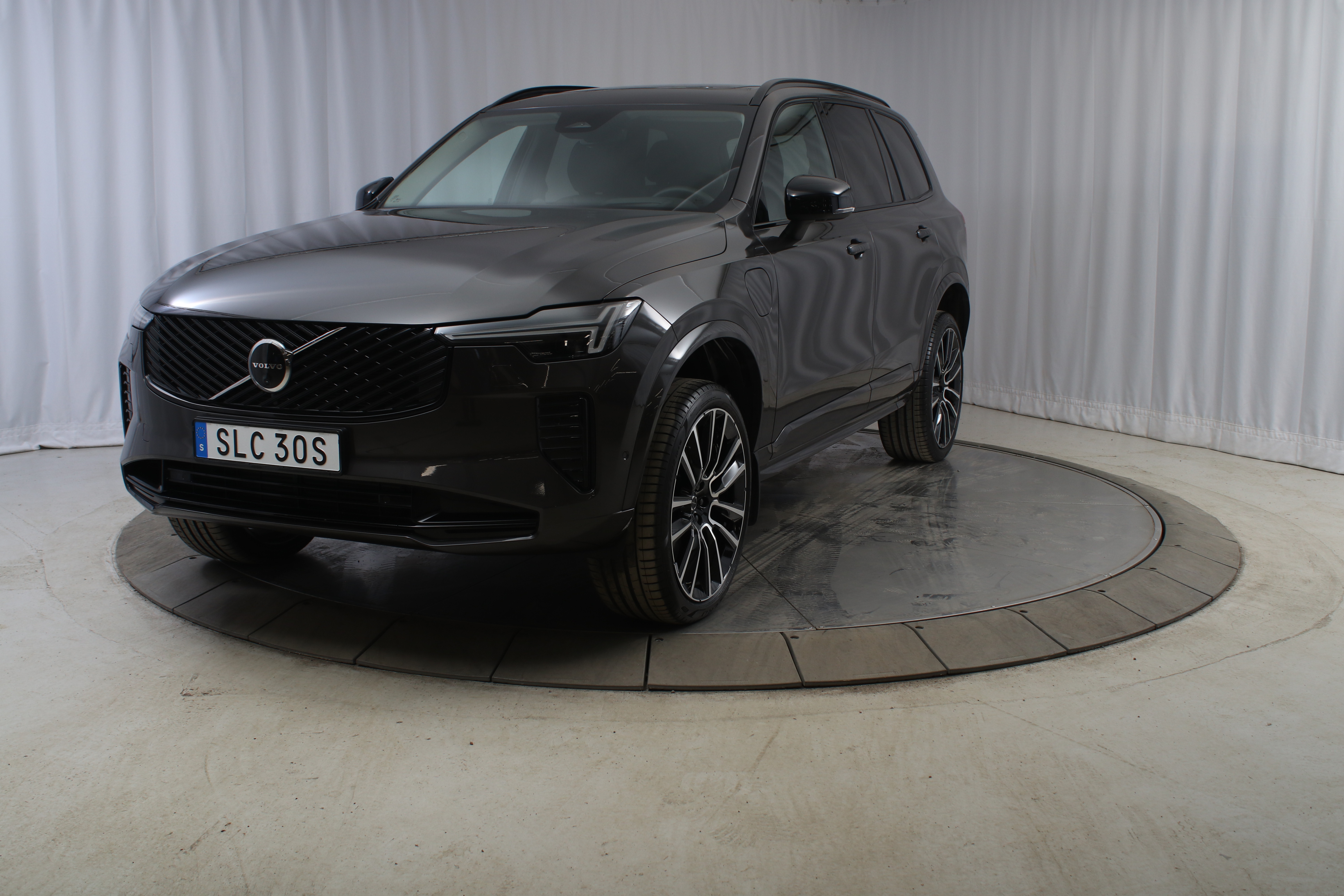 XC90 T8 Ultra Dark image