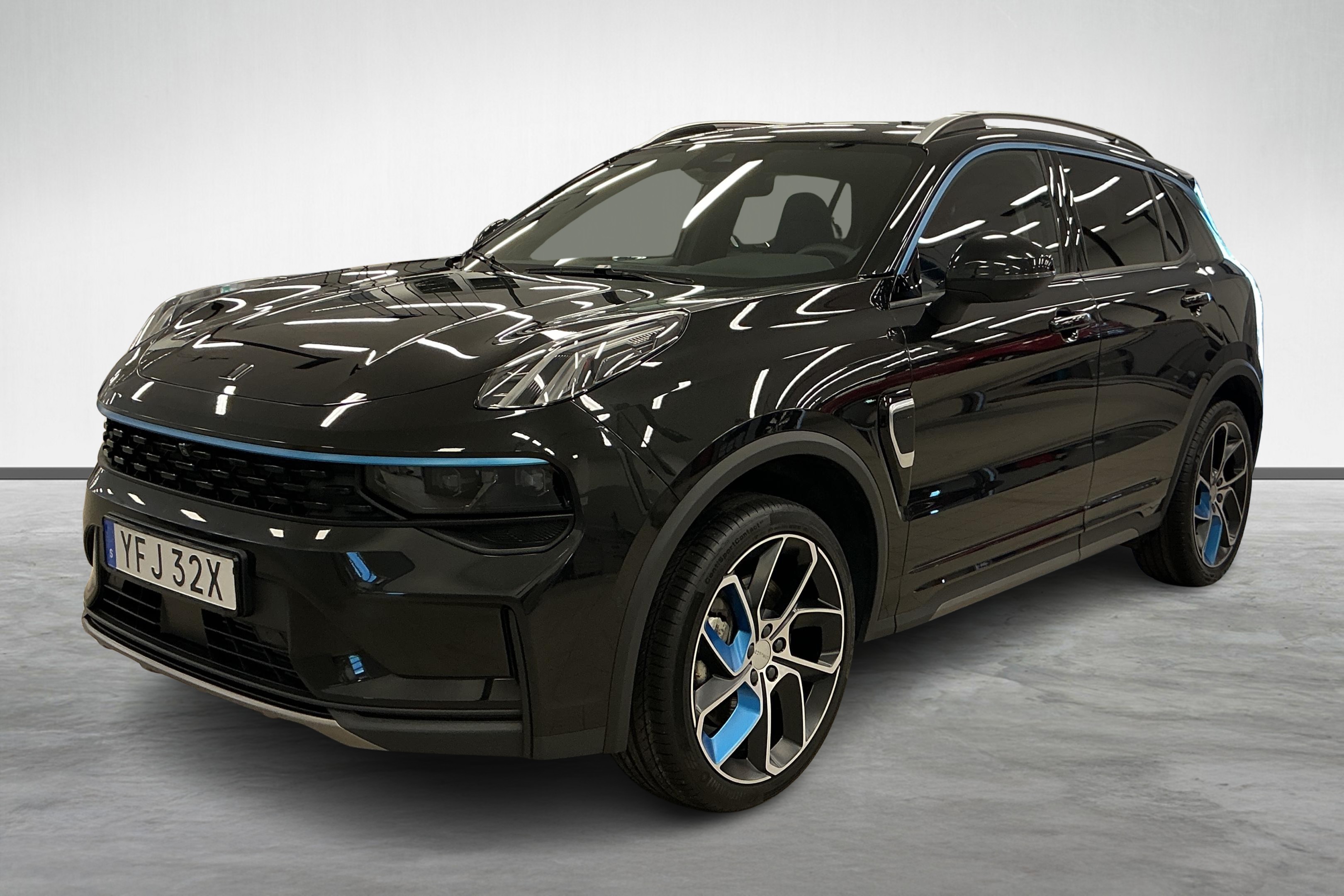 Lynk & Co 01 PHEV image