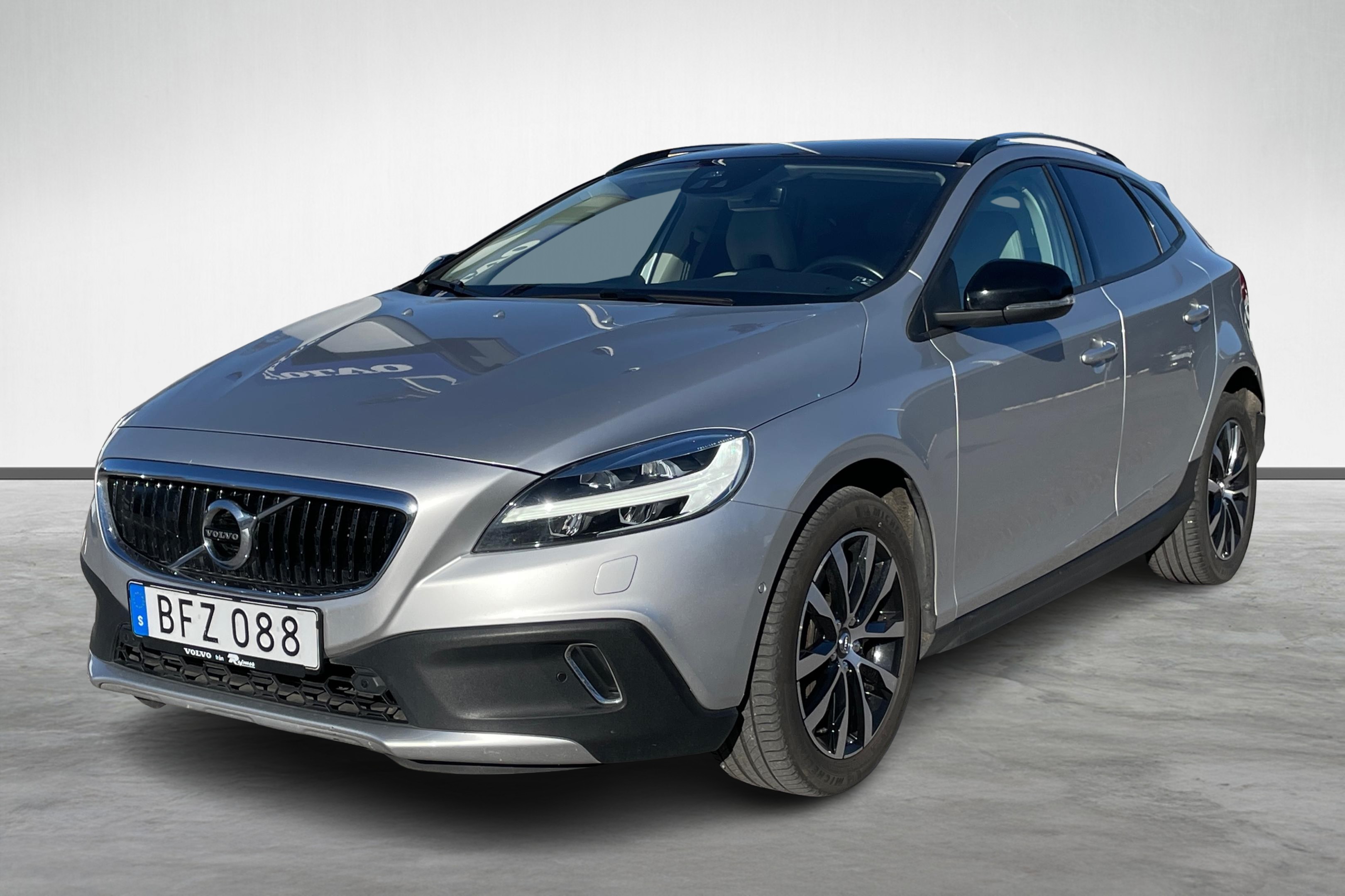 V40 Cross Country D3 Pro Edition image