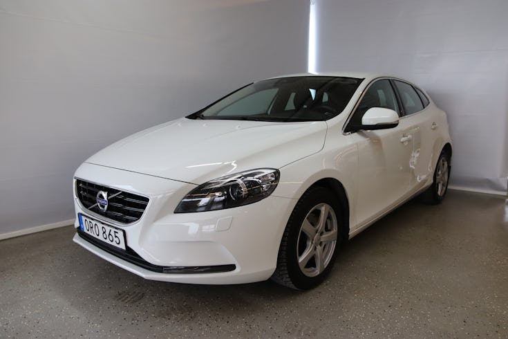 V40 D3 Momentum Business Edition image 1