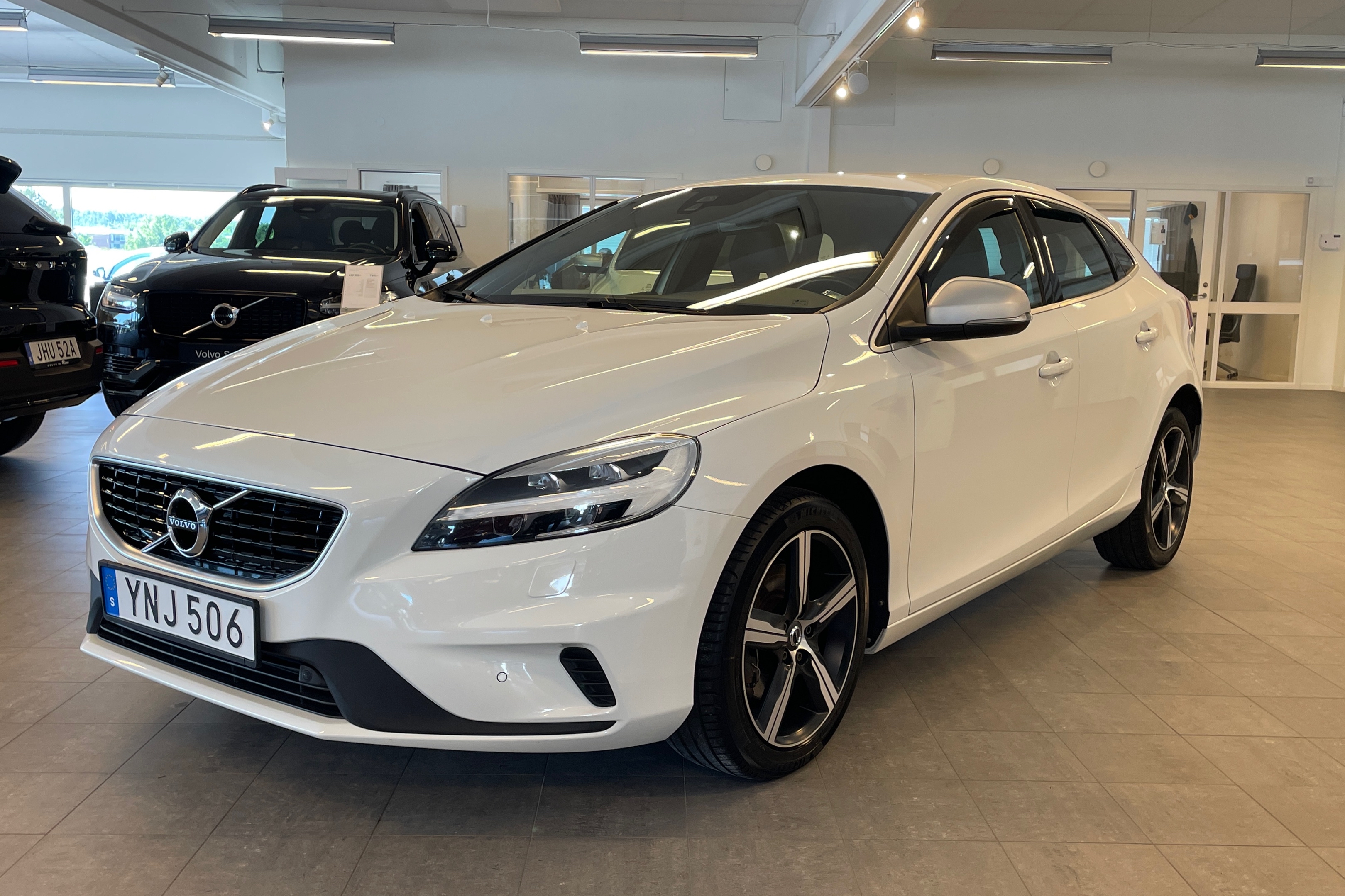 V40 D3 R-Design Edt image