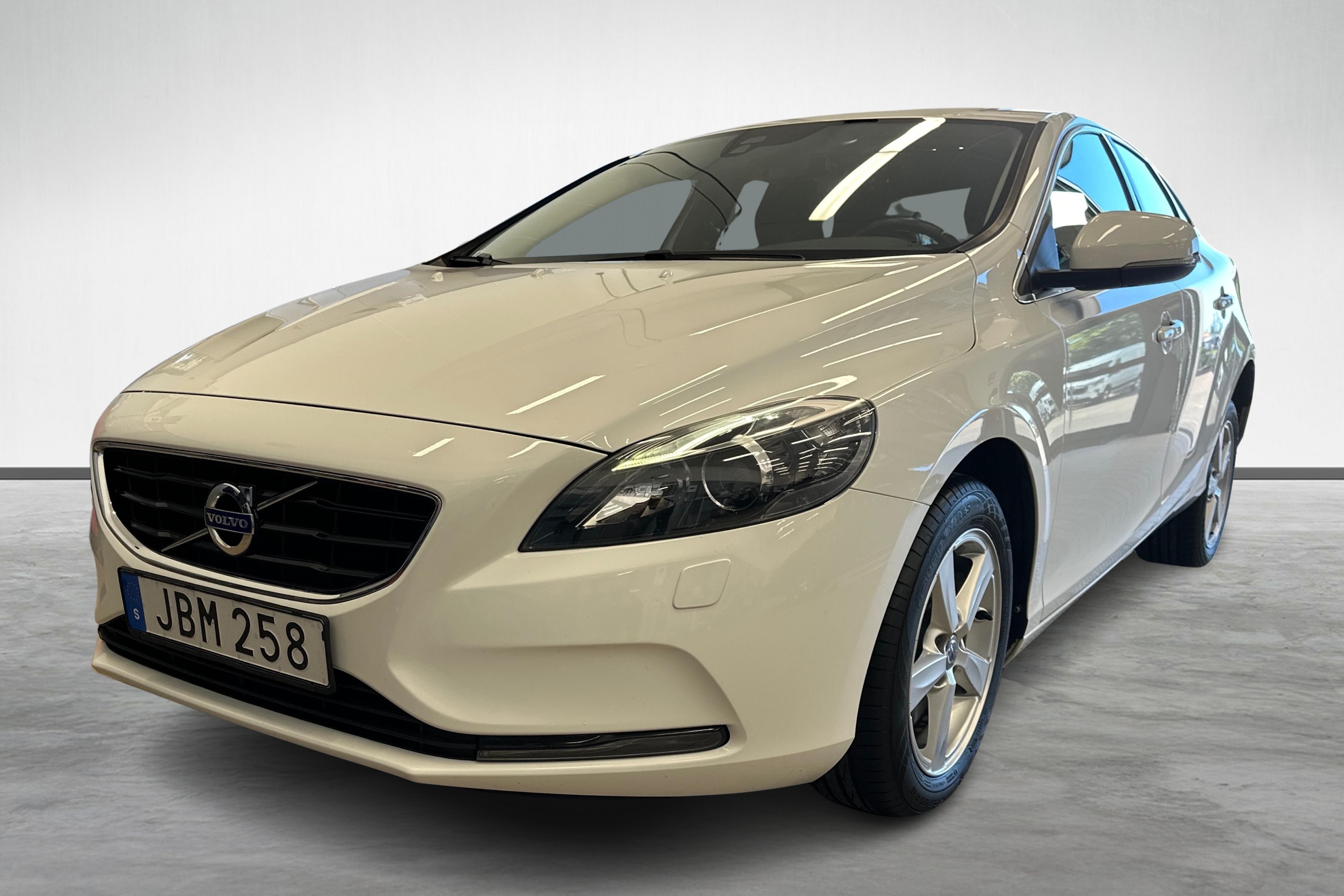 V40 D4 e Momentum Business E image