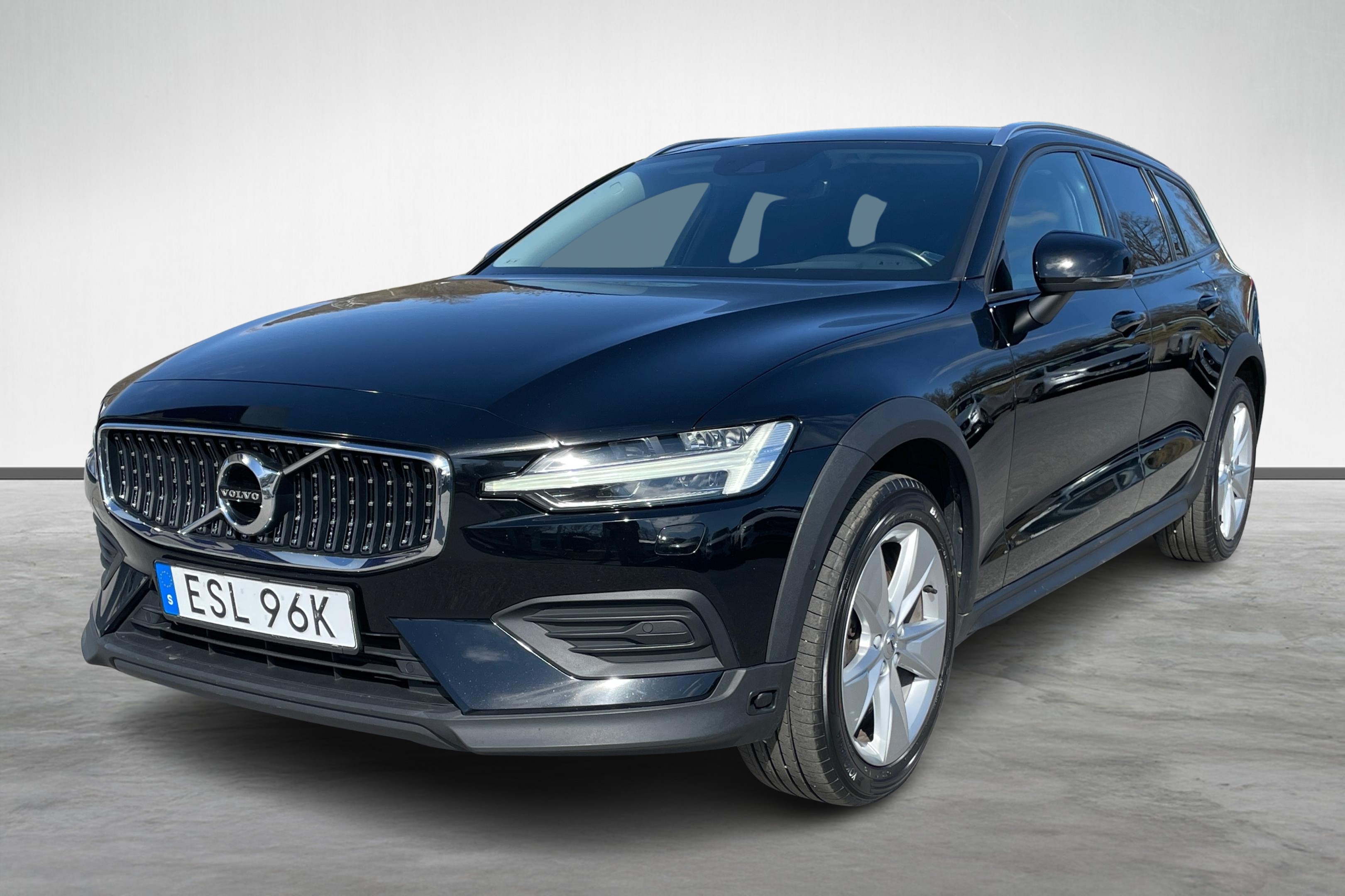 V60 Cross Country D4 AWD Edition image