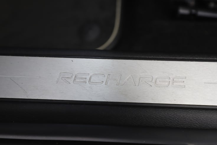 V60 Recharge T8 R-Design image 10