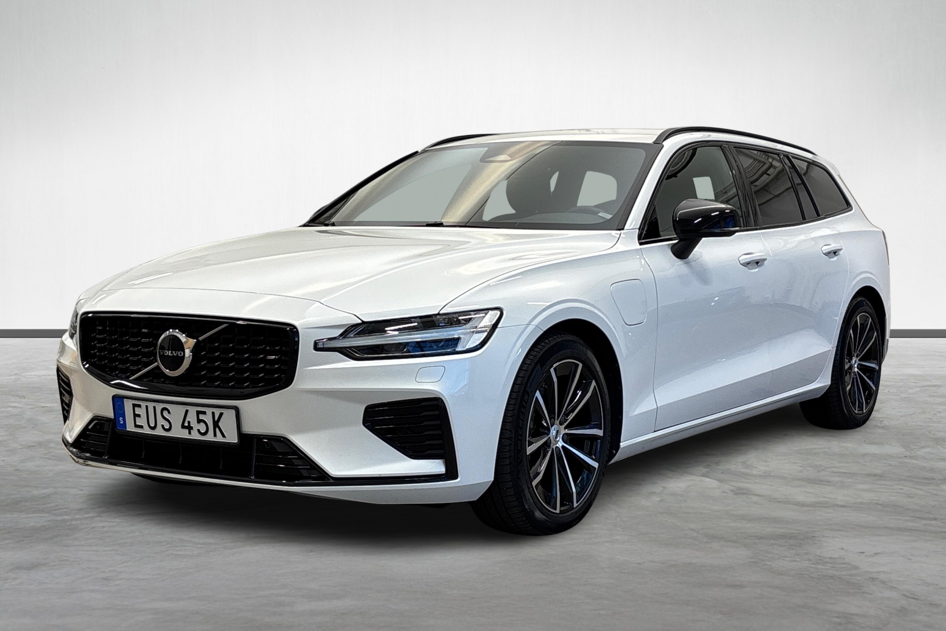 V60 T6 Plus Dark Edition image