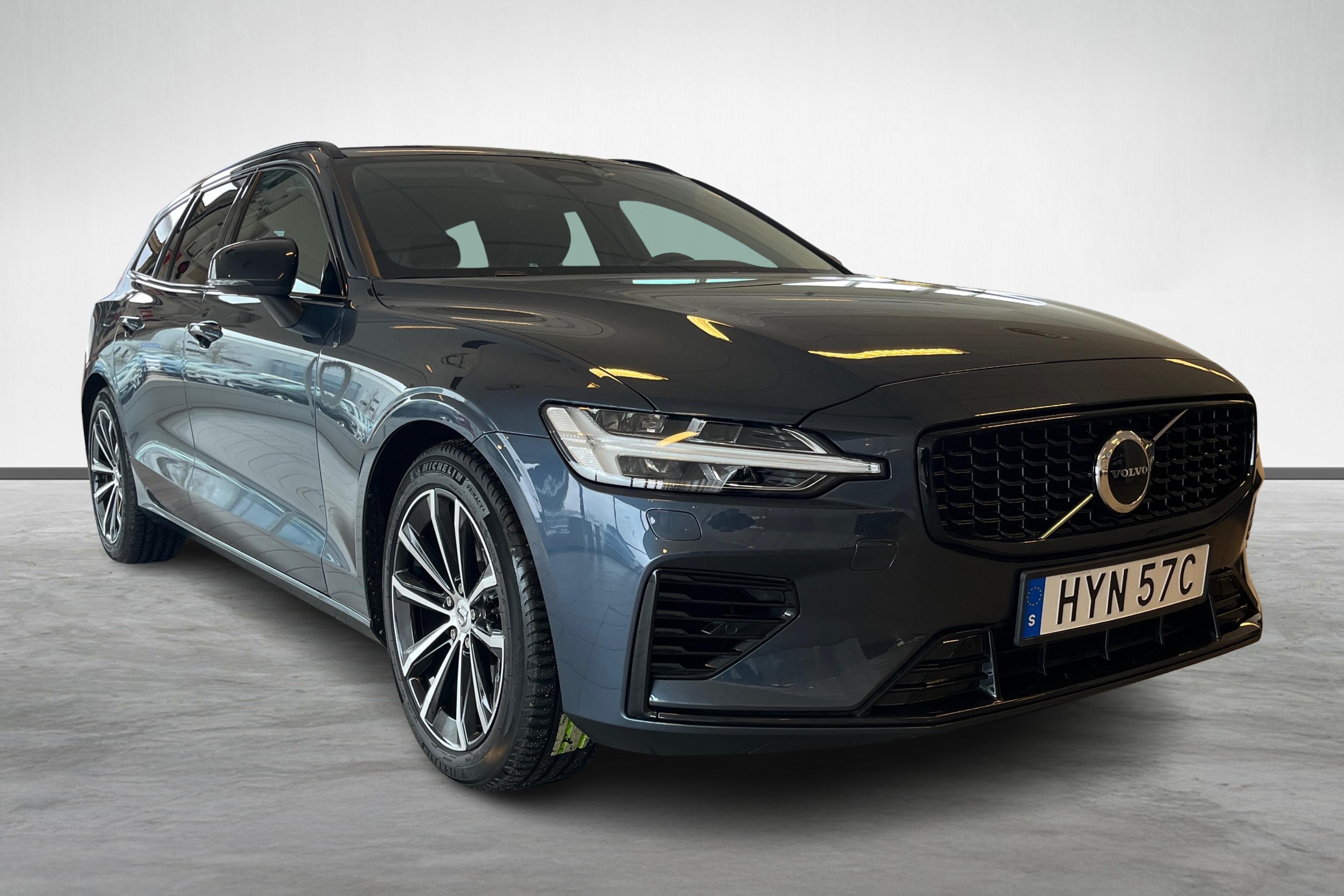 V60 T6 Plus Dark image