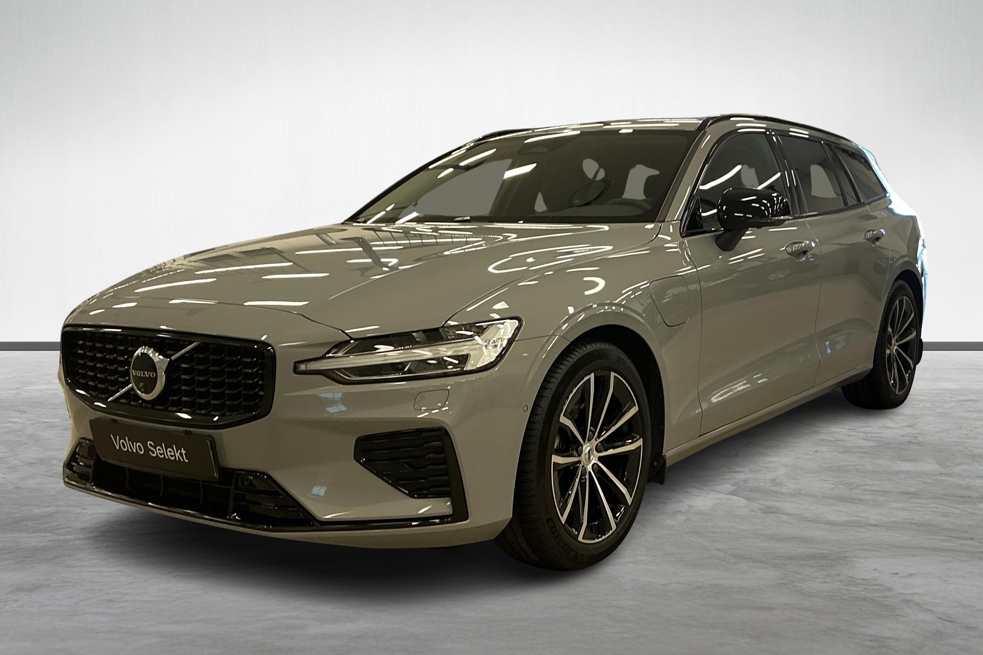 V60 T6 Plus Dark Nordic Edition image
