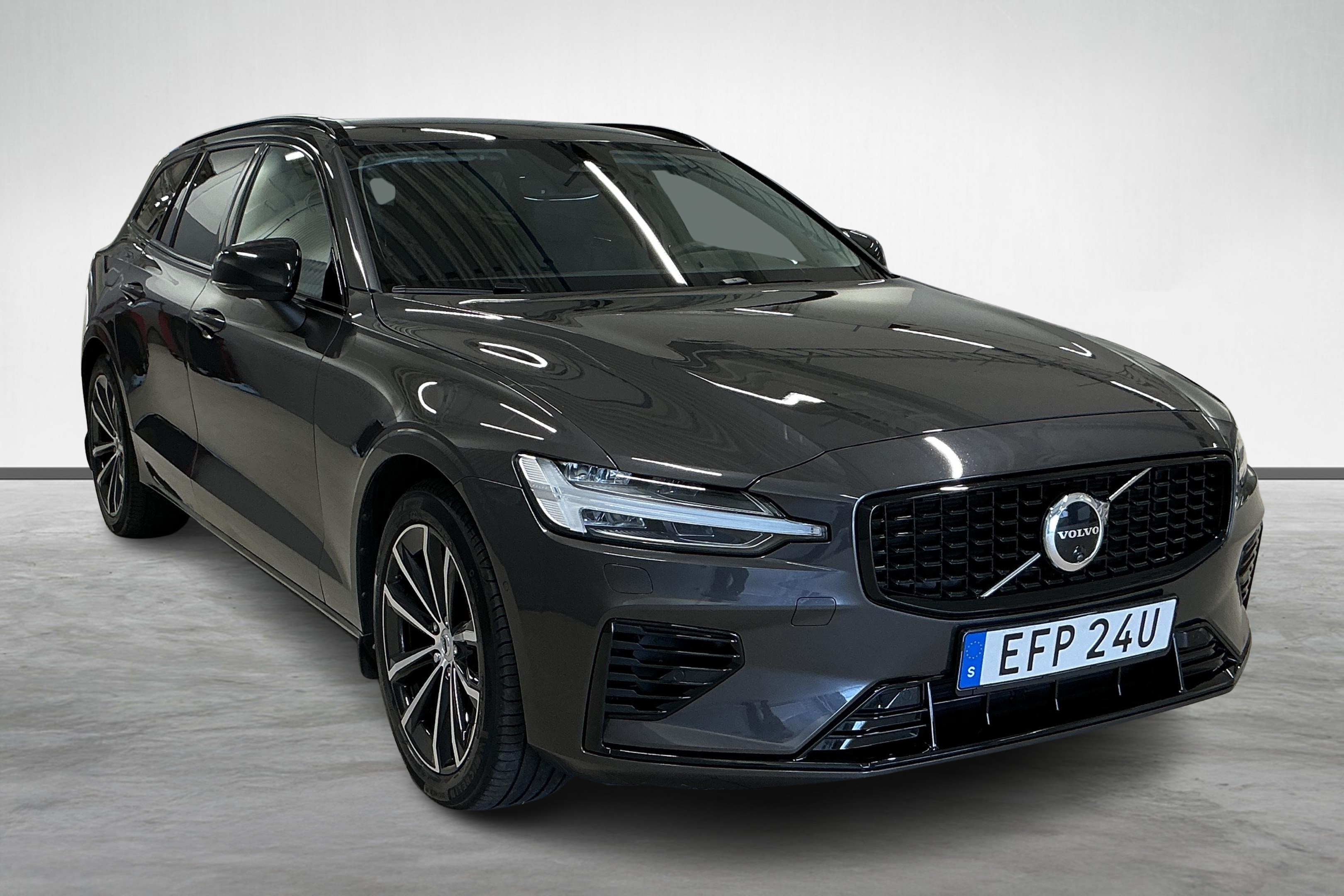 V60 T6 Plus Dark Nordic Edition image