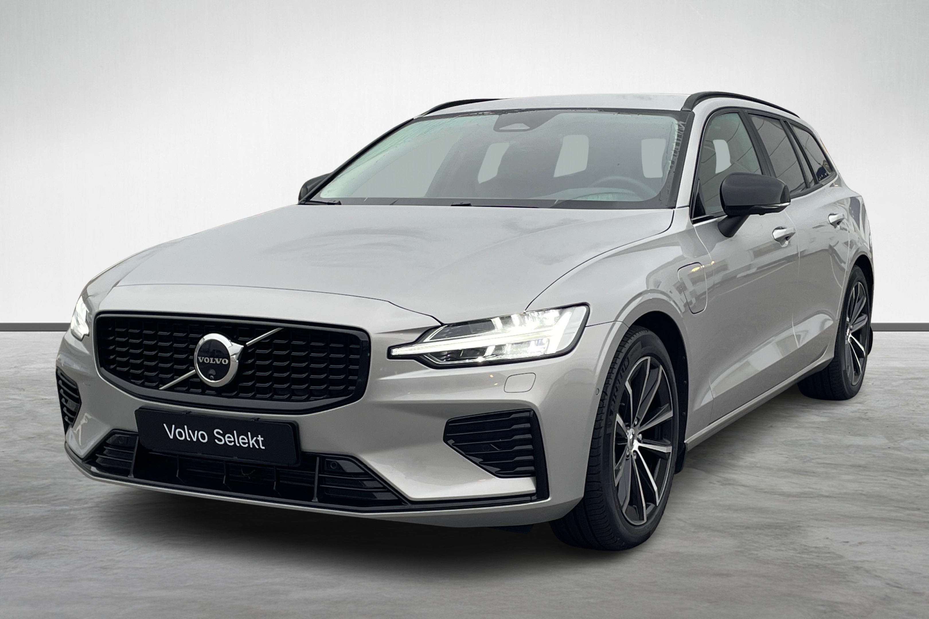 V60 T6 Plus Dark Nordic Edition image